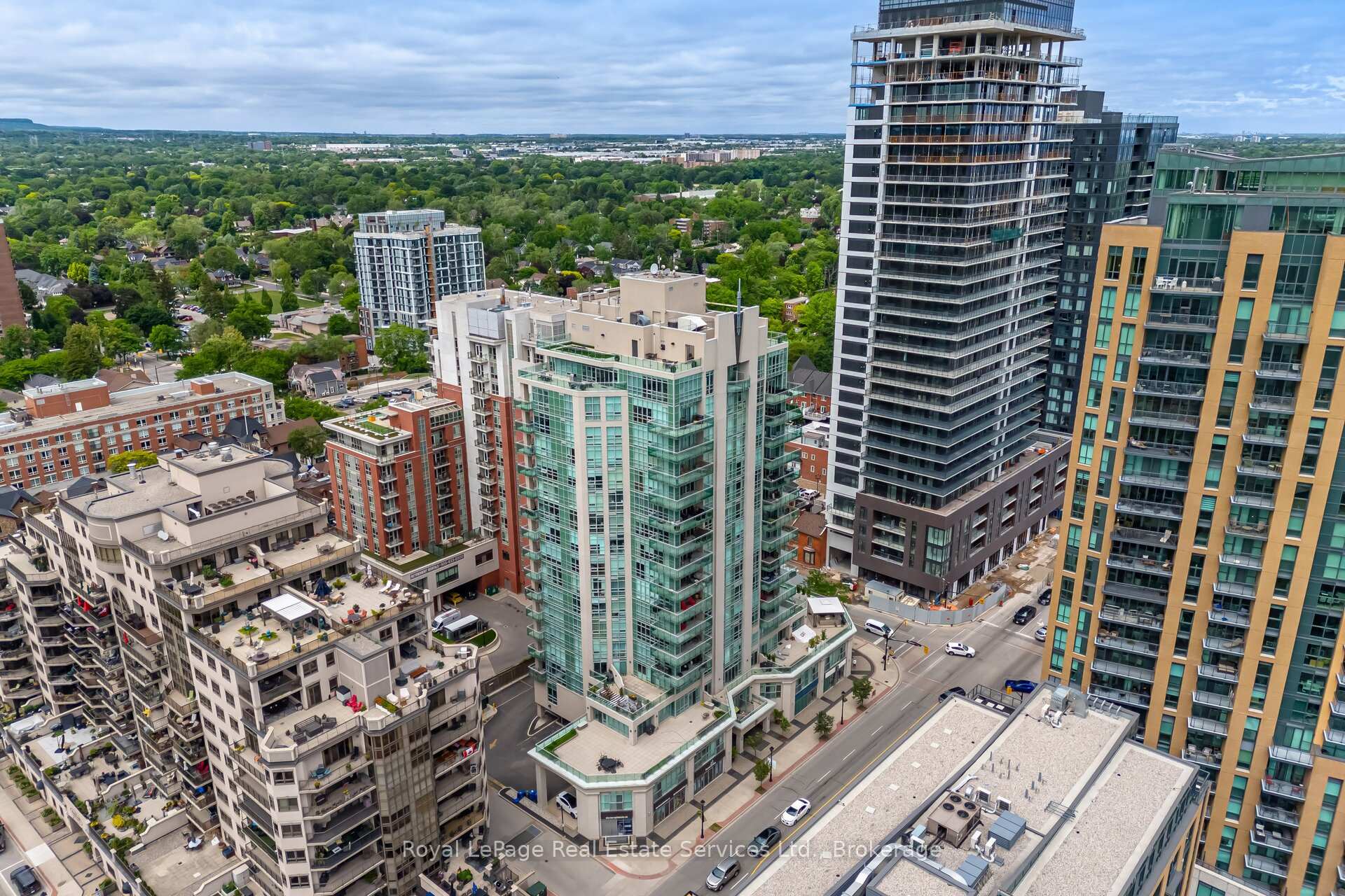 2 Bedrooms Condo at 360 Pearl, Burlington For sale