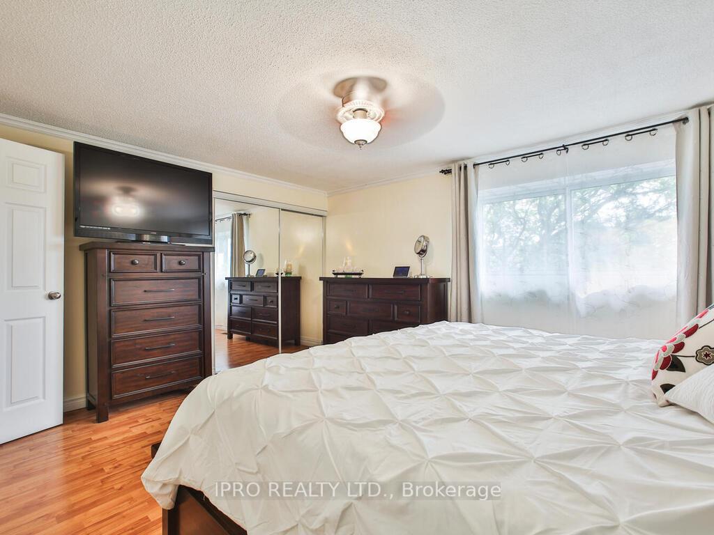4 Bedrooms Condo at 485 Meadows, Mississauga For sale