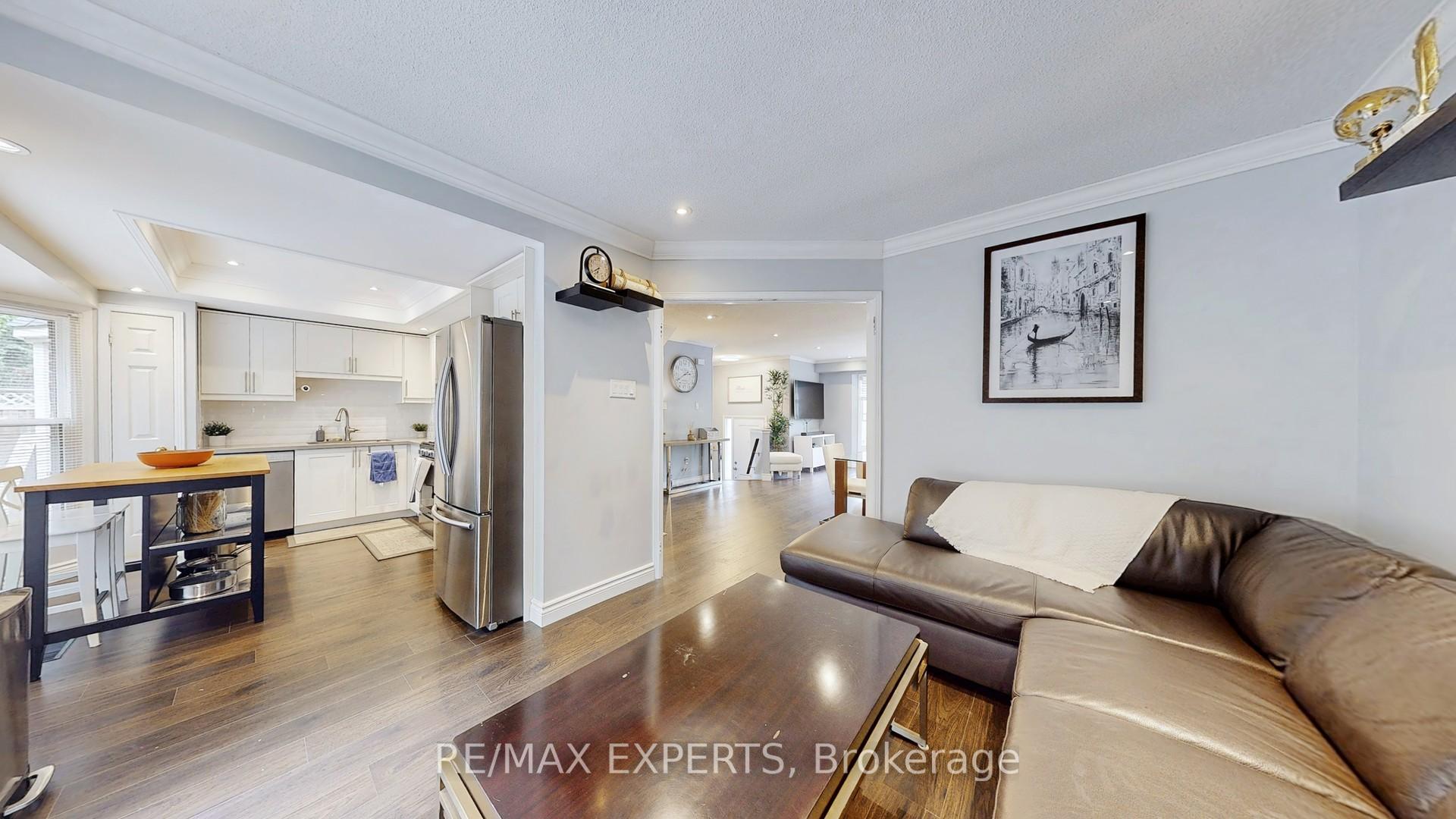 3 Bedrooms Condo at 43 Tamarack, Toronto For sale
