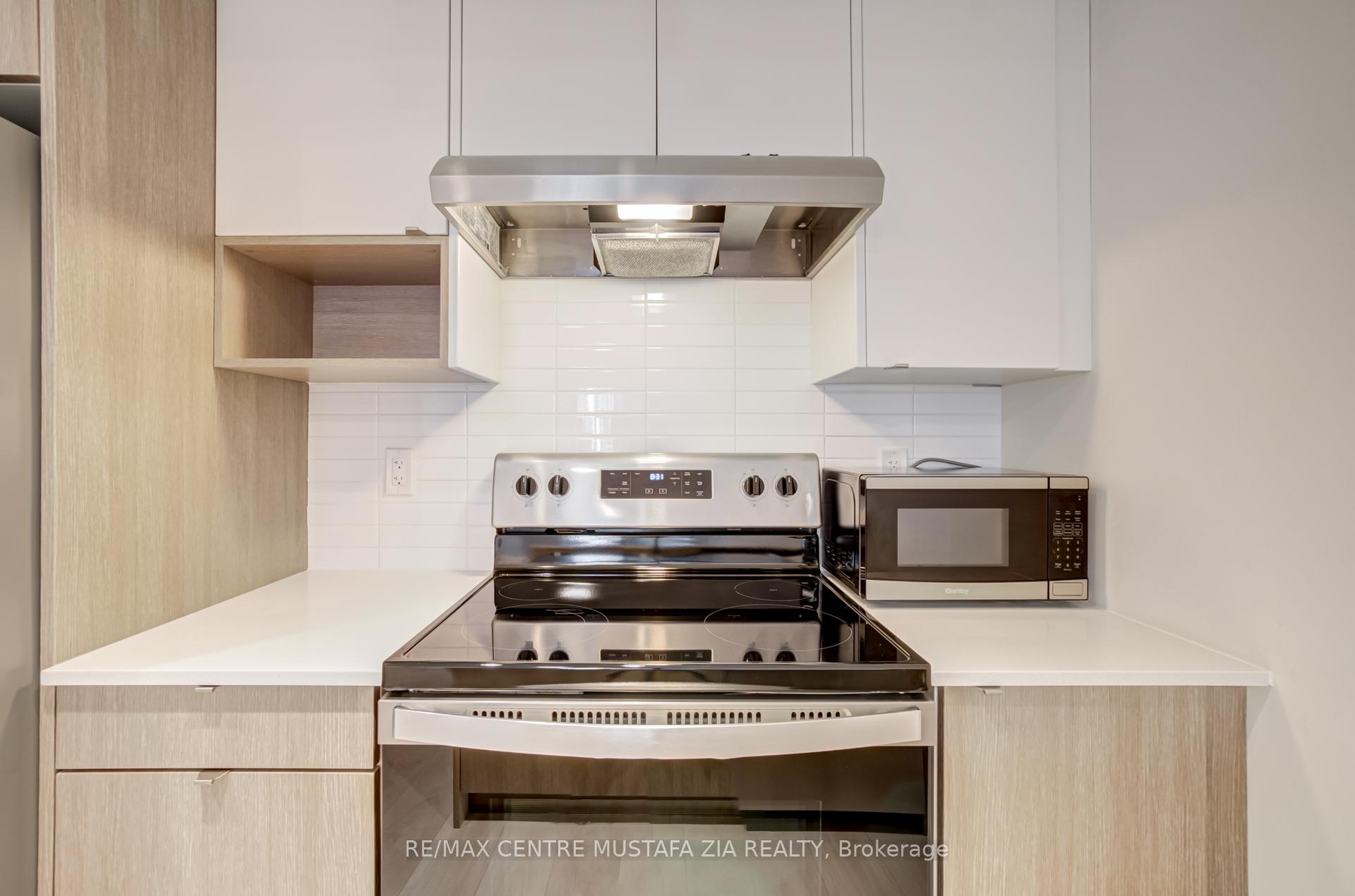 2 Bedrooms Condo at 1129 Cooke, Burlington For sale