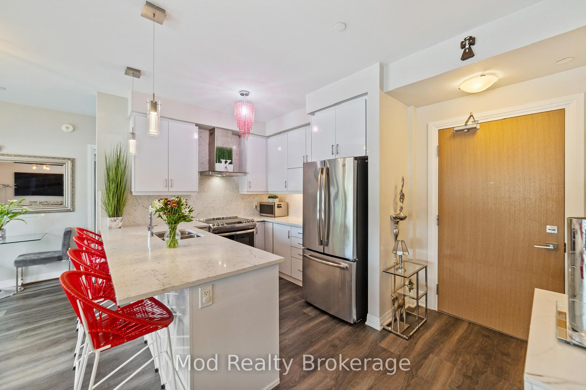2 Bedrooms Condo at 128 Grovewood, Oakville For sale