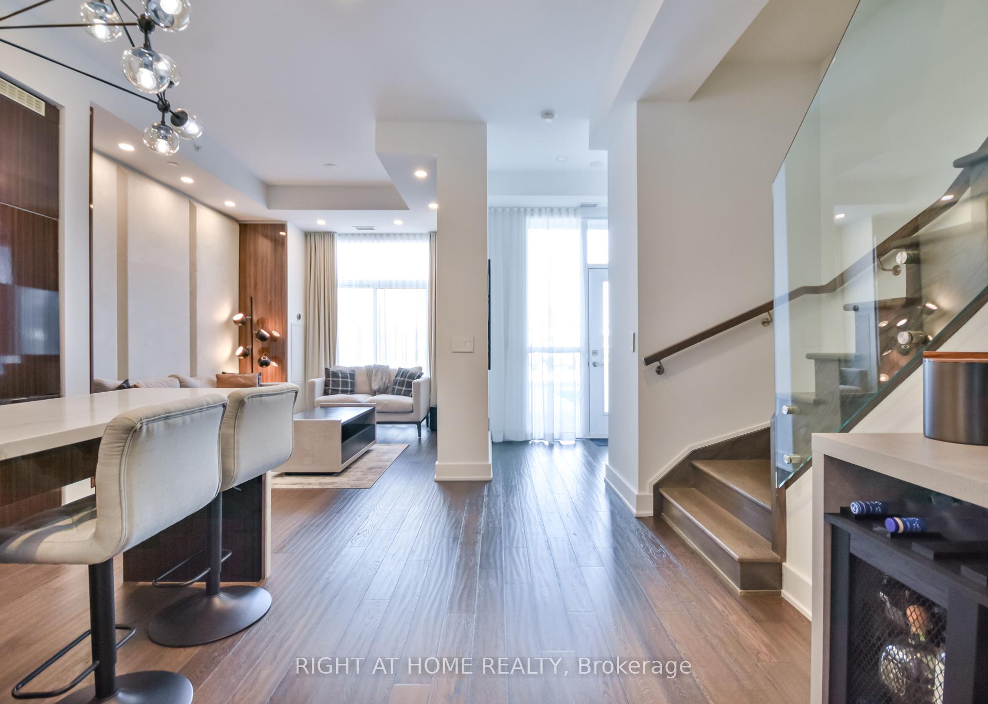 3 Bedrooms Condo at 5230 Dundas, Burlington For sale