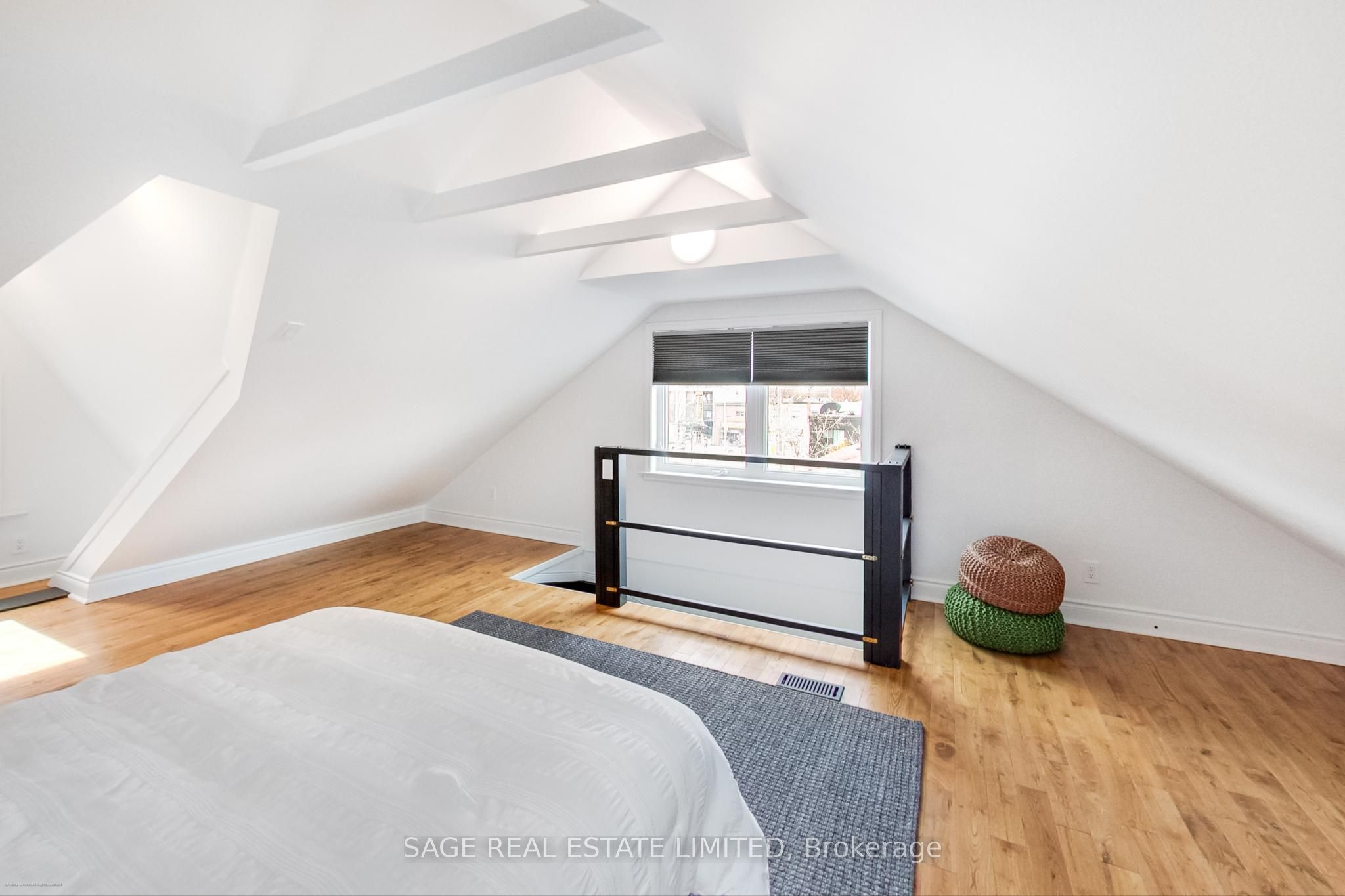 31 Kelvin Avenue, Toronto, ON M4C 5C7