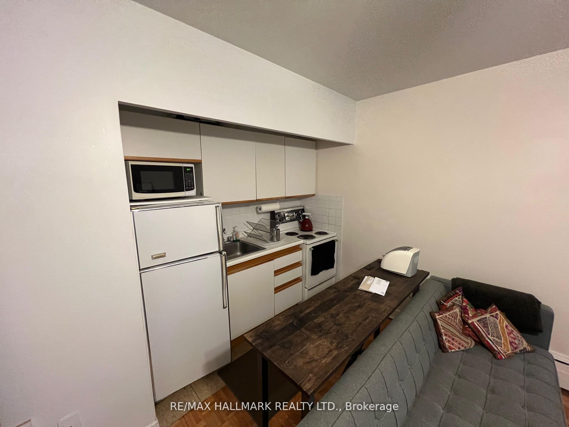 21 Thelma Avenue, #103