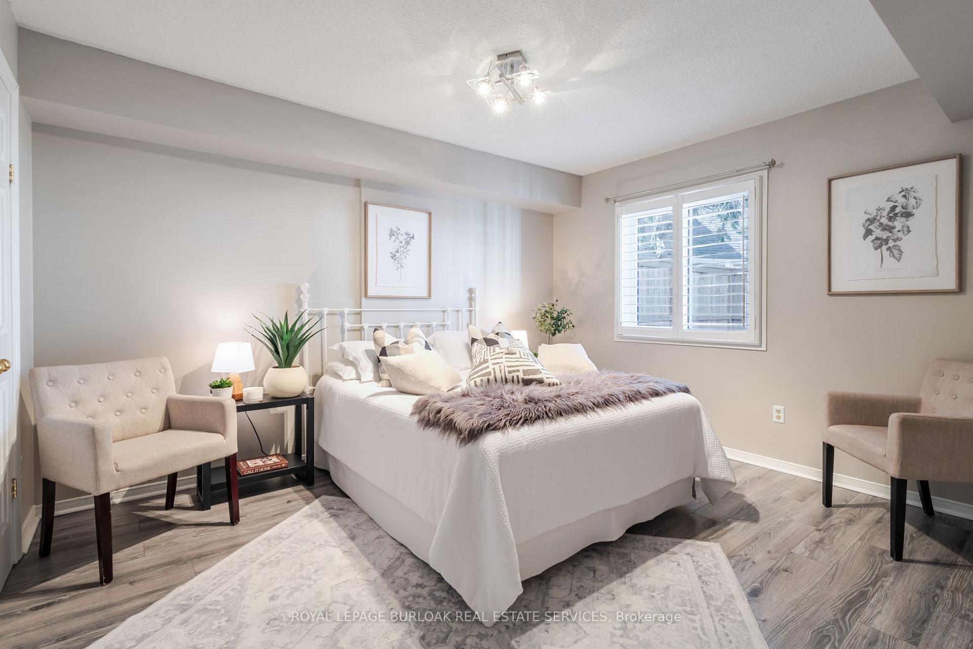2 Bedrooms Condo at 2110 Cleaver, Burlington For sale