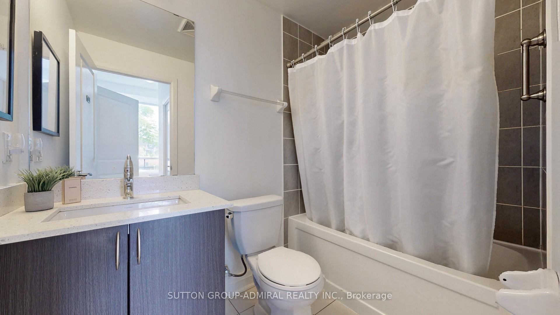 2 Bedrooms Condo at 4700 Highway 7, Vaughan For sale