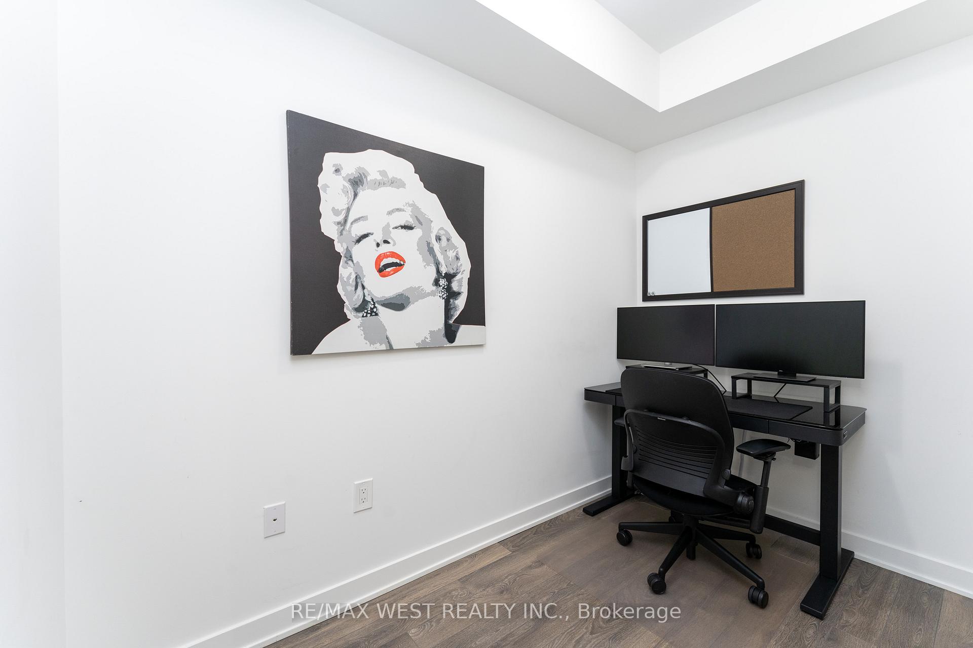 1 Bedroom Condo at 100 Eagle Rock, Vaughan For sale