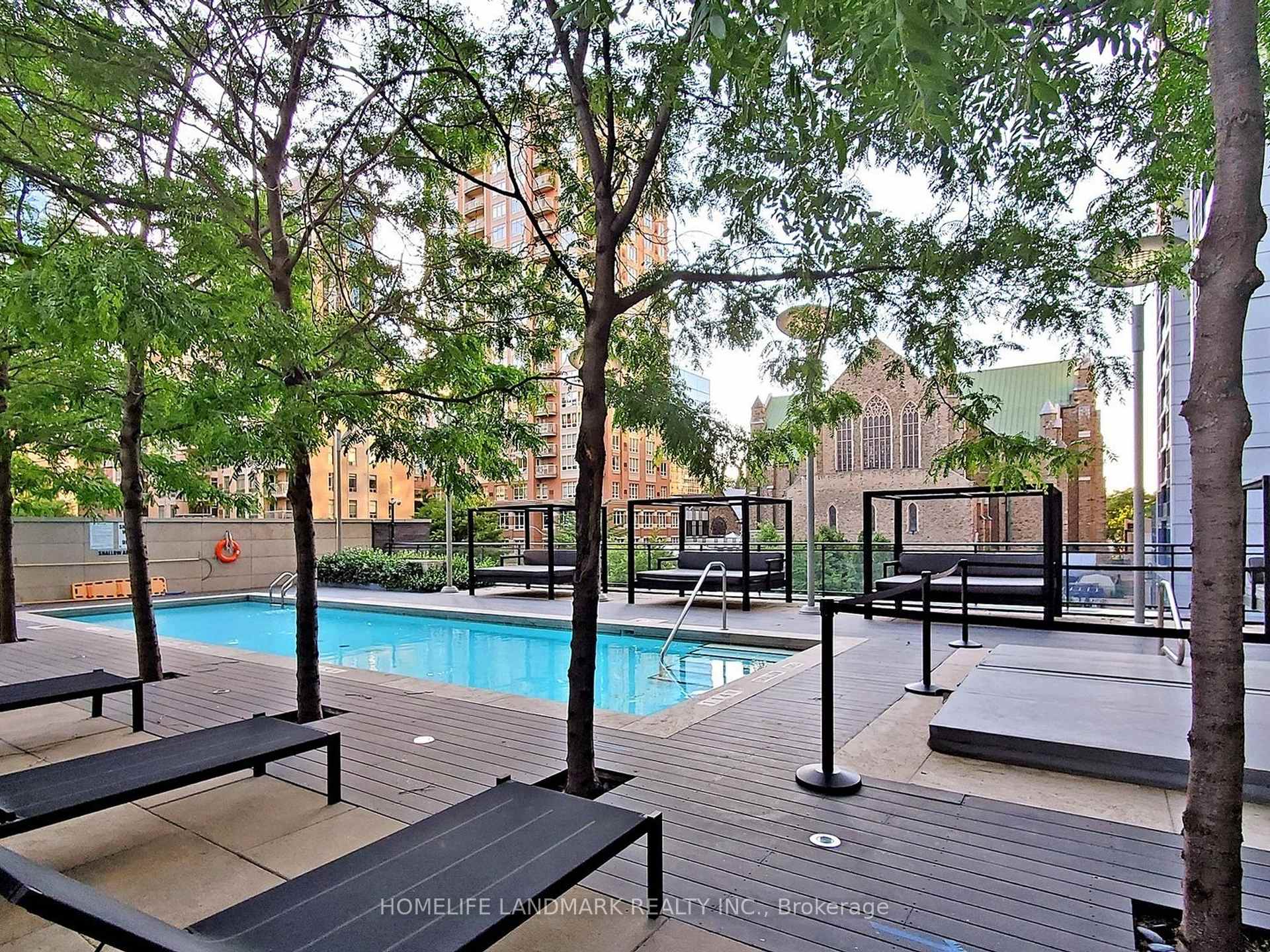 3 Bedrooms Condo at 110 Charles, Toronto For sale