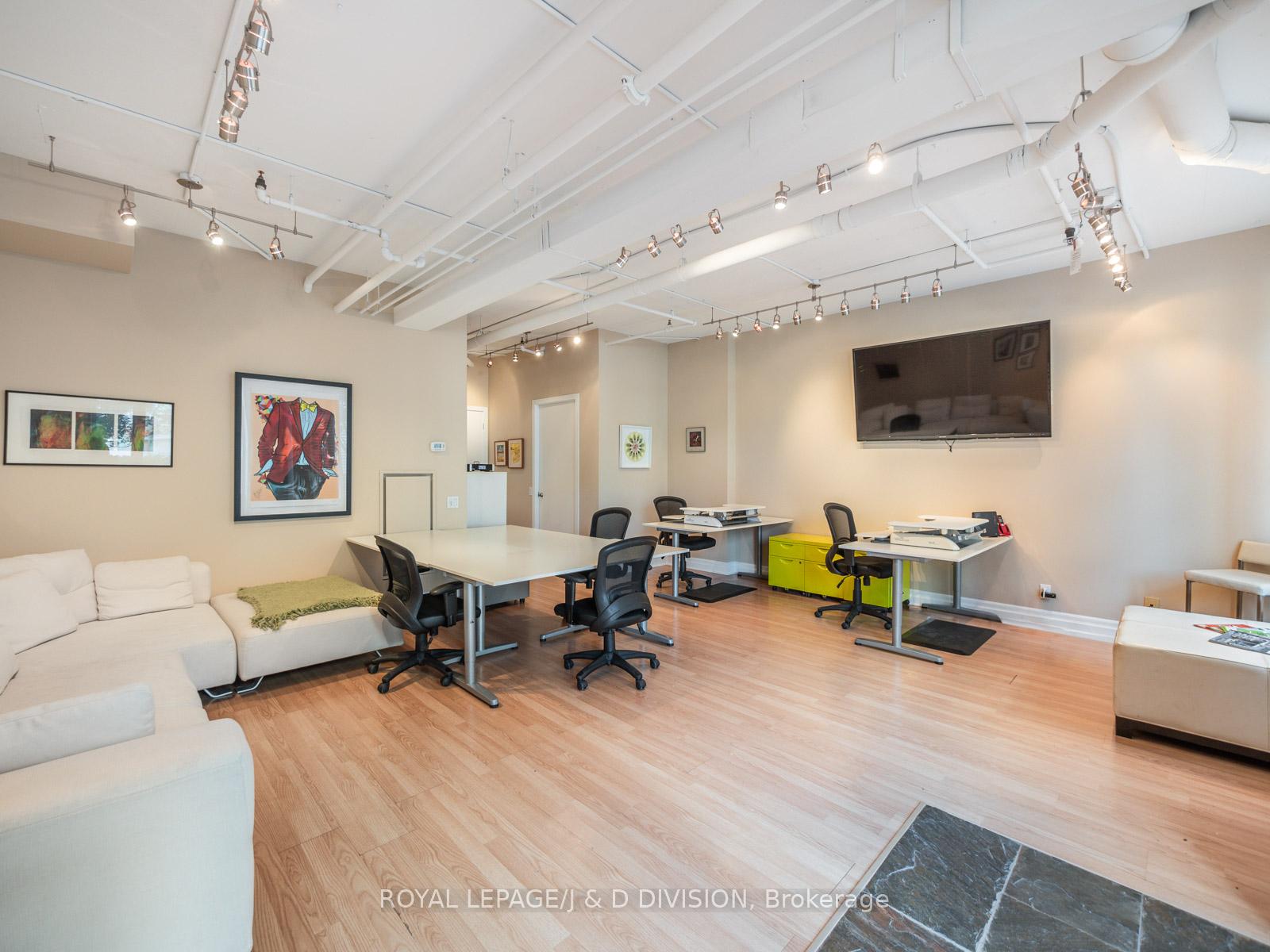 2 Bedrooms Condo at 500 Queens,  Toronto For sale