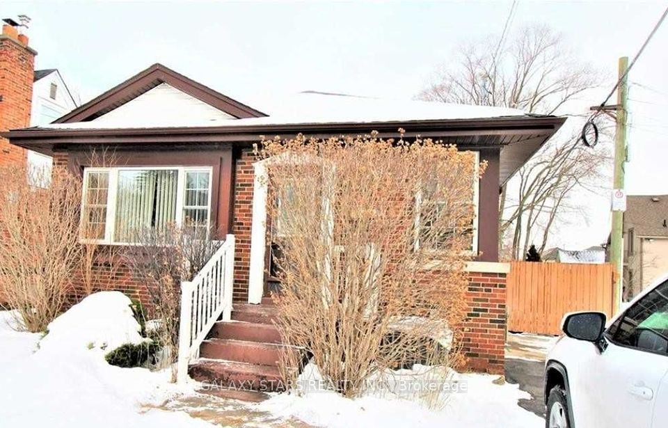 16 Kingsmount Street, Hamilton, ON L8S 3L3