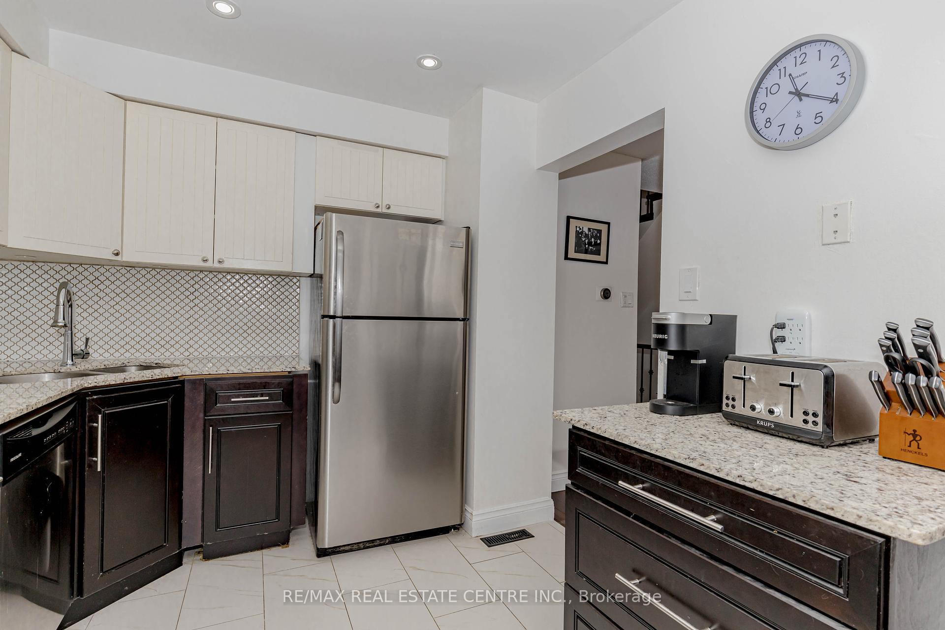 3 Bedrooms Condo at 1526 Lancaster,  Oakville For sale