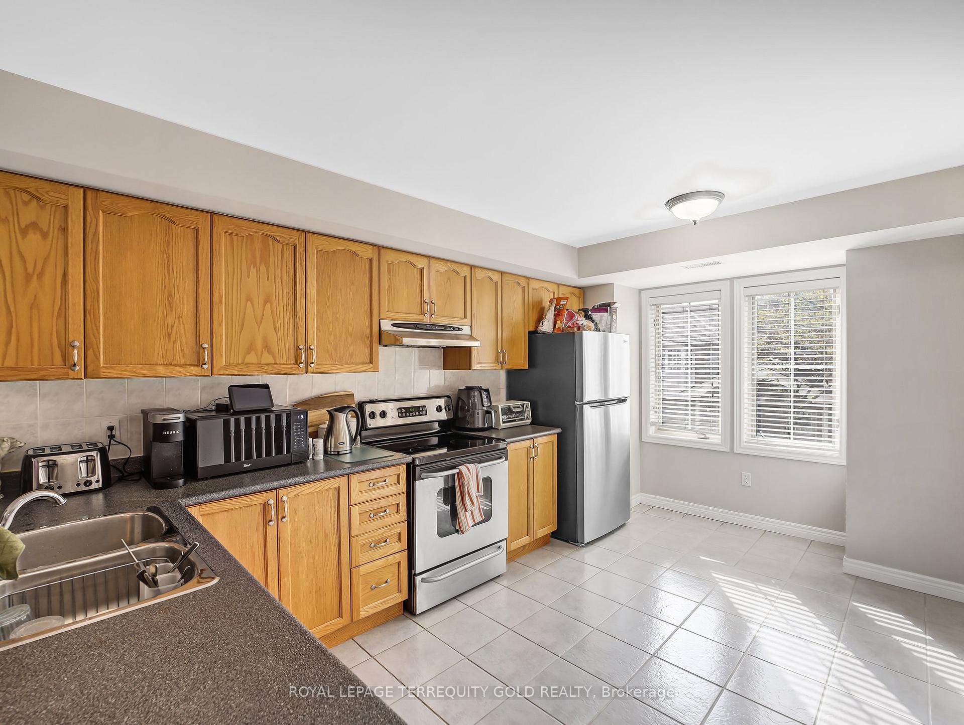 3 Bedrooms Condo at 4045 Upper Middle, Burlington For sale