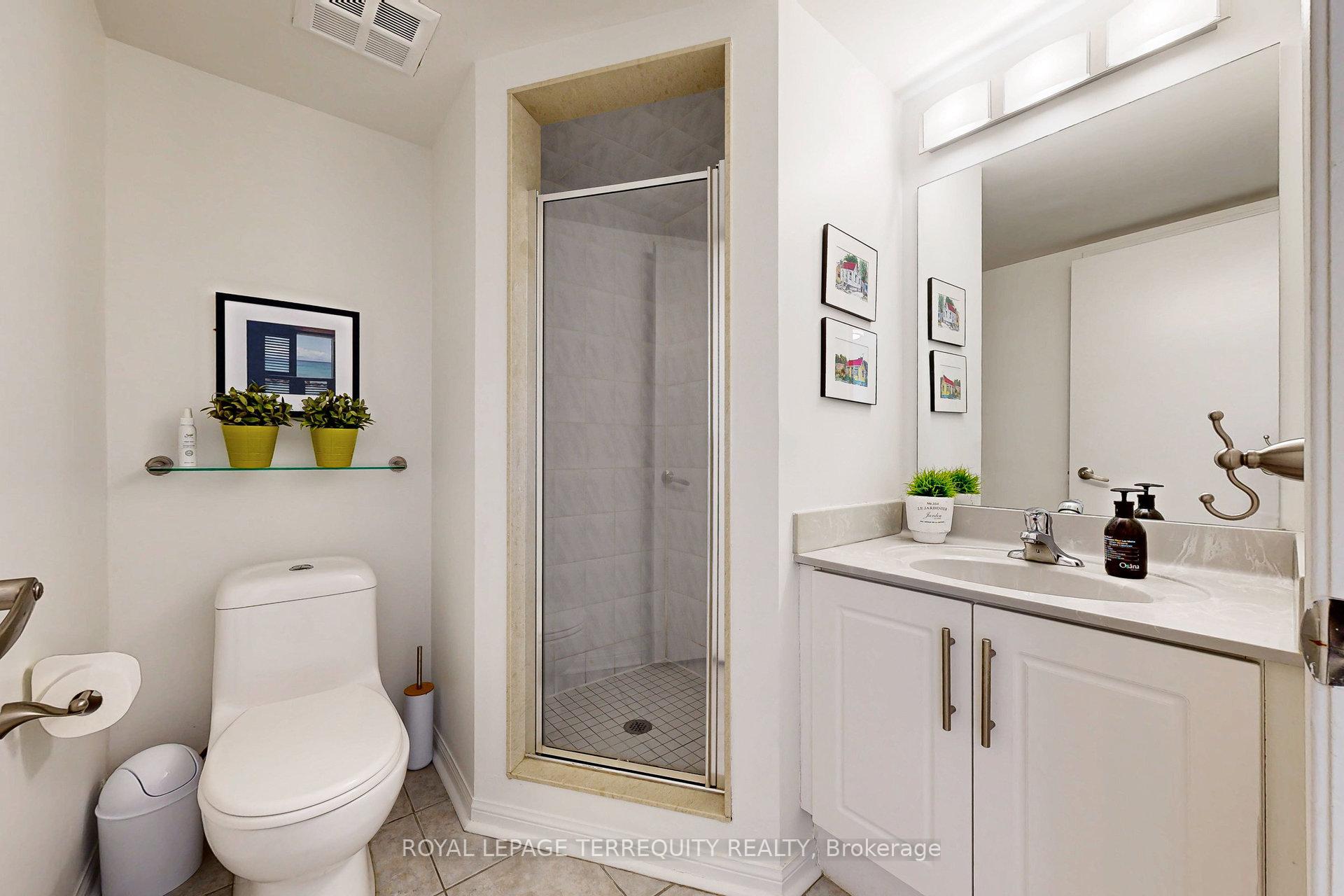 3 Bedrooms Condo at 25 Laidlaw, Toronto For sale