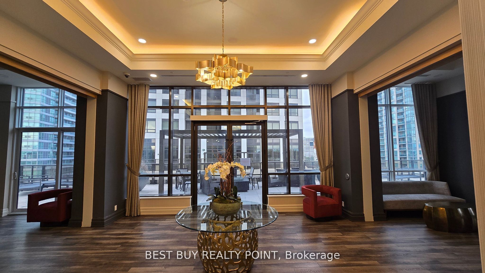 36 Elm Drive W, #201