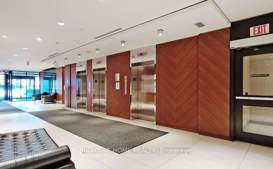 2 Bedrooms Condo at 9 Valhalla Inn, Toronto For sale