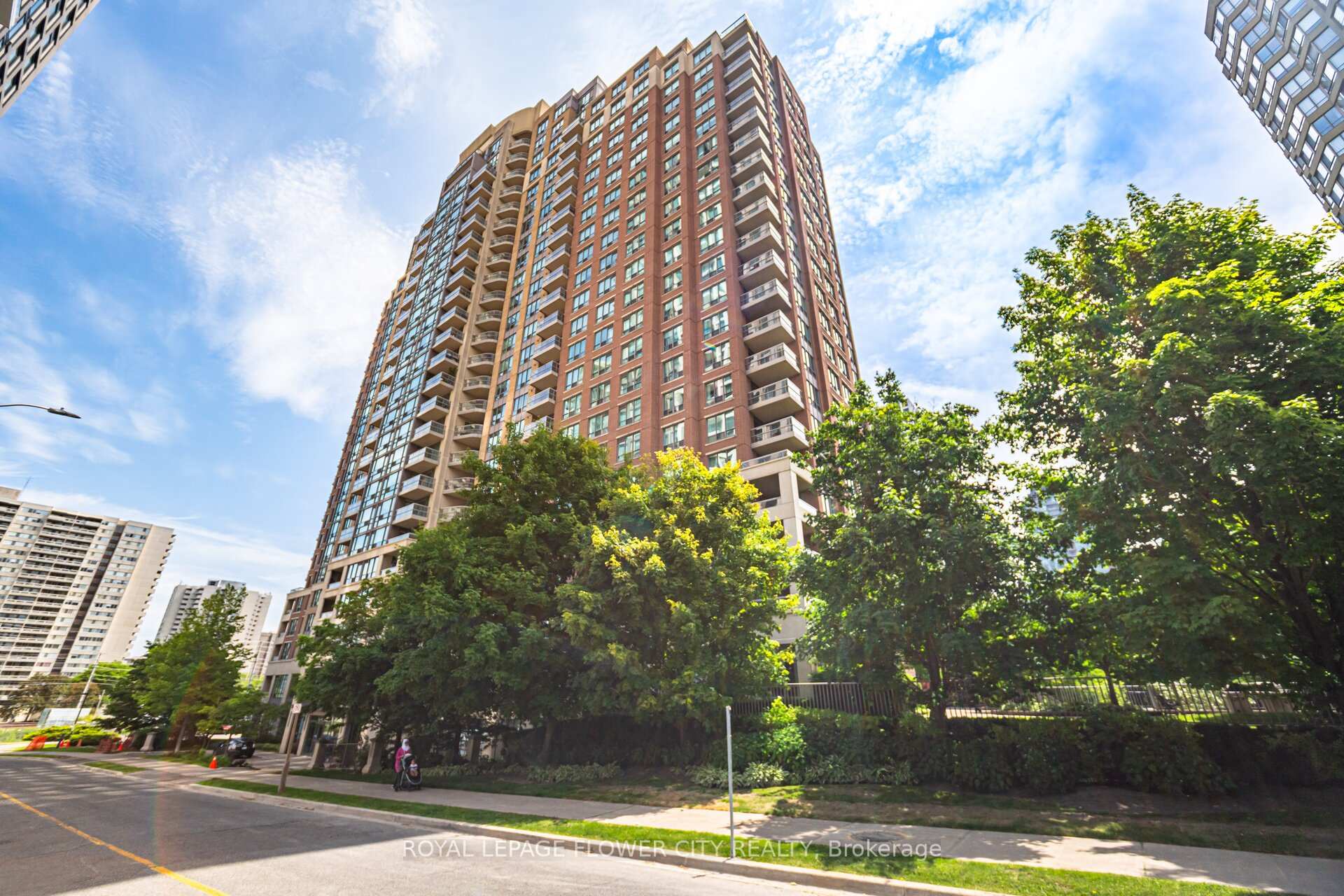 2 Bedrooms Condo at 156 Enfield, Mississauga For sale