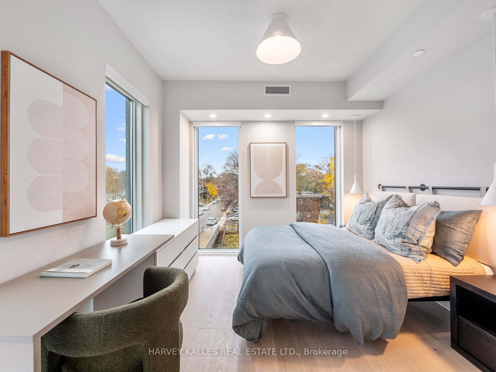 8 Manor Road W 807