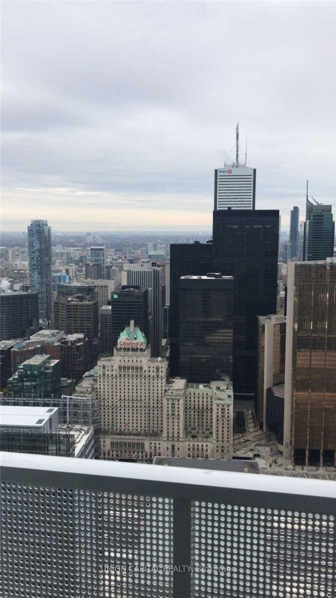 1 Bedroom Condo at 88 Harbour,  Toronto For sale