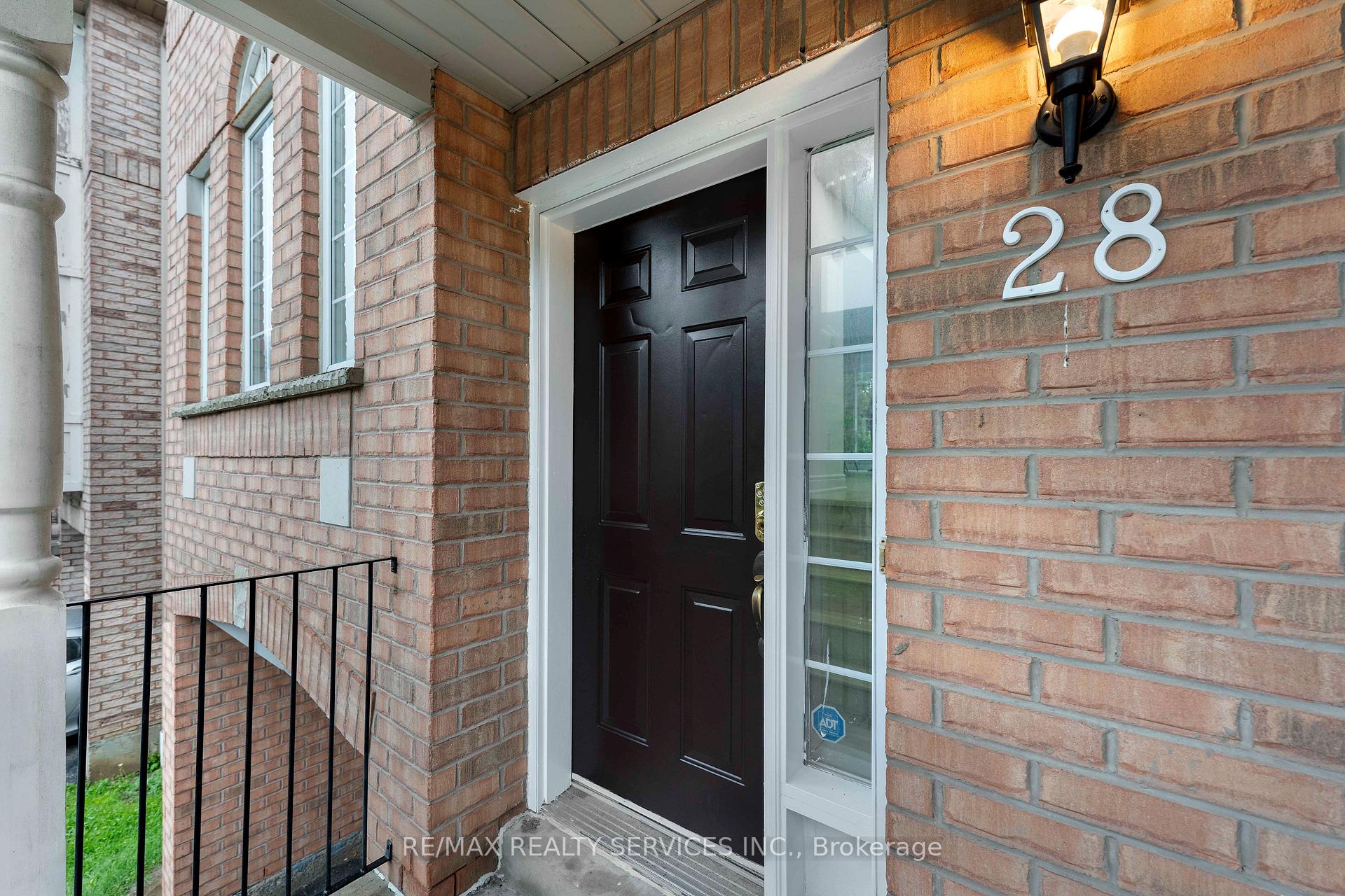 4 Bedrooms Condo at 80 Acorn, Mississauga For sale