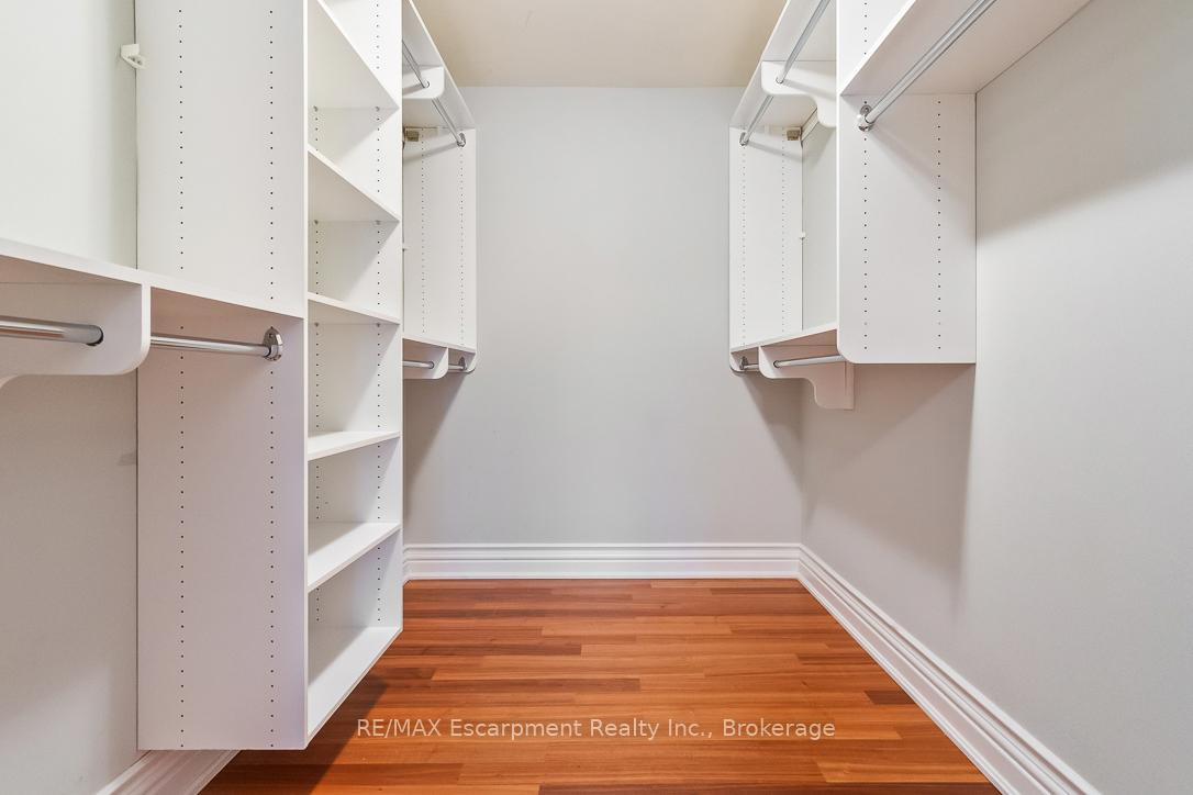 3 Bedrooms Condo at 68 Yorkville, Toronto For sale