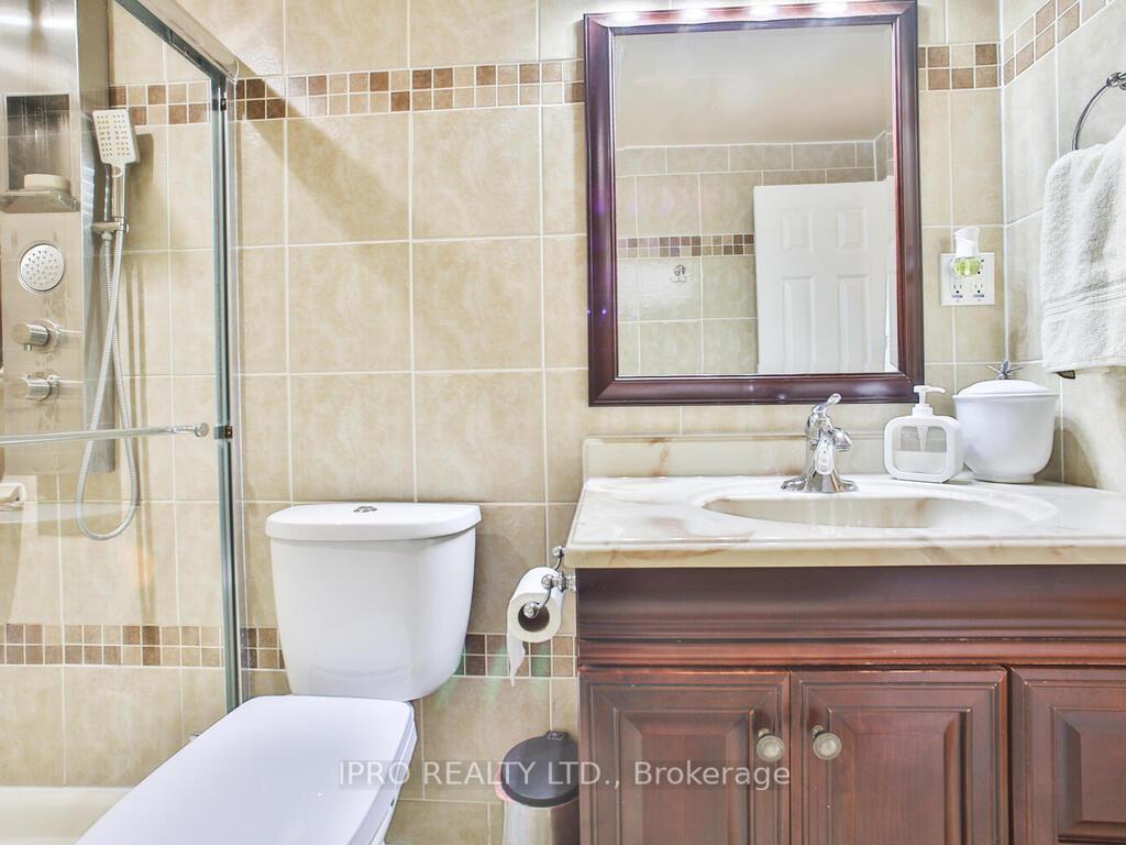 4 Bedrooms Condo at 485 Meadows, Mississauga For sale
