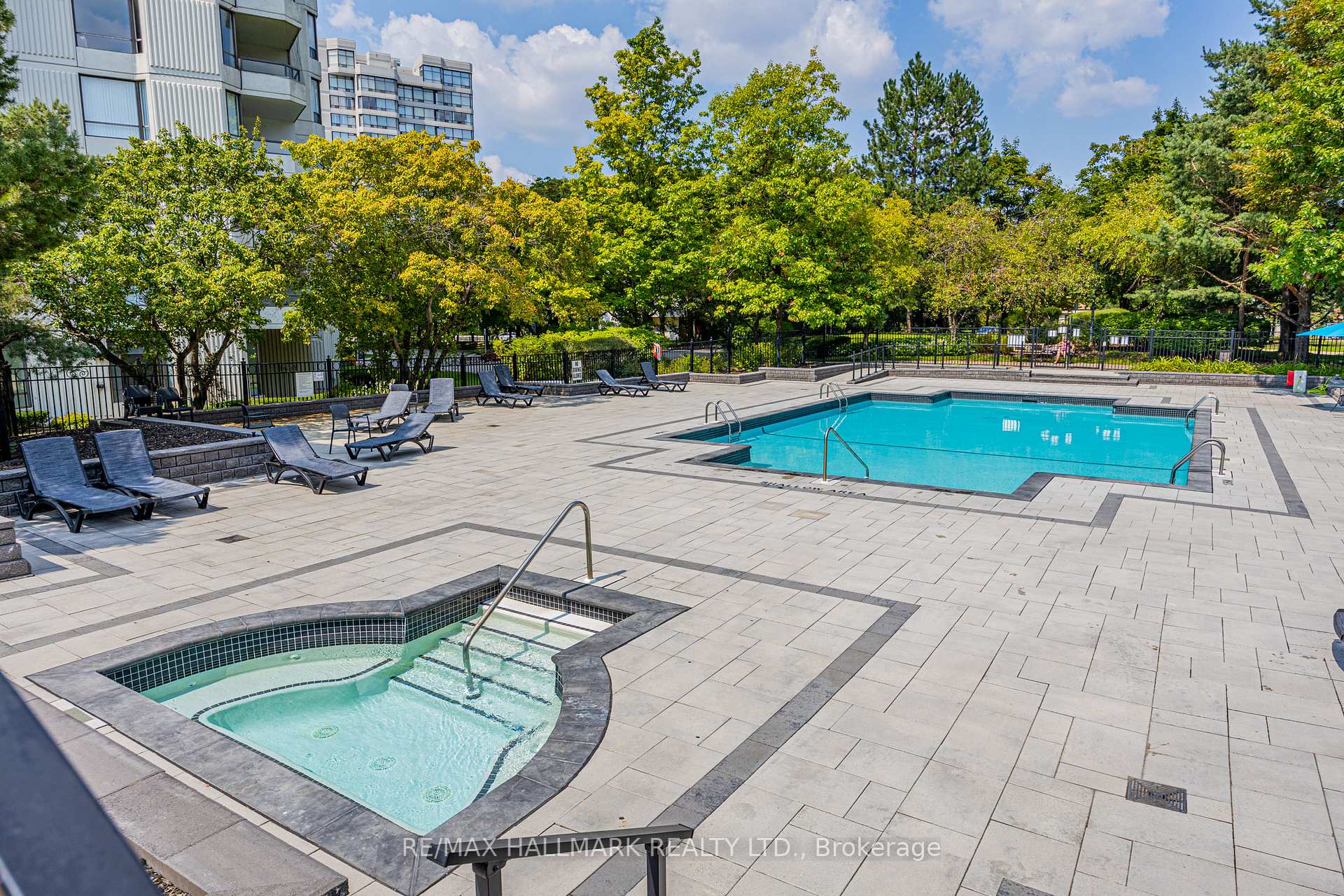 3 Bedrooms Condo at 1121 Steeles, Toronto For sale