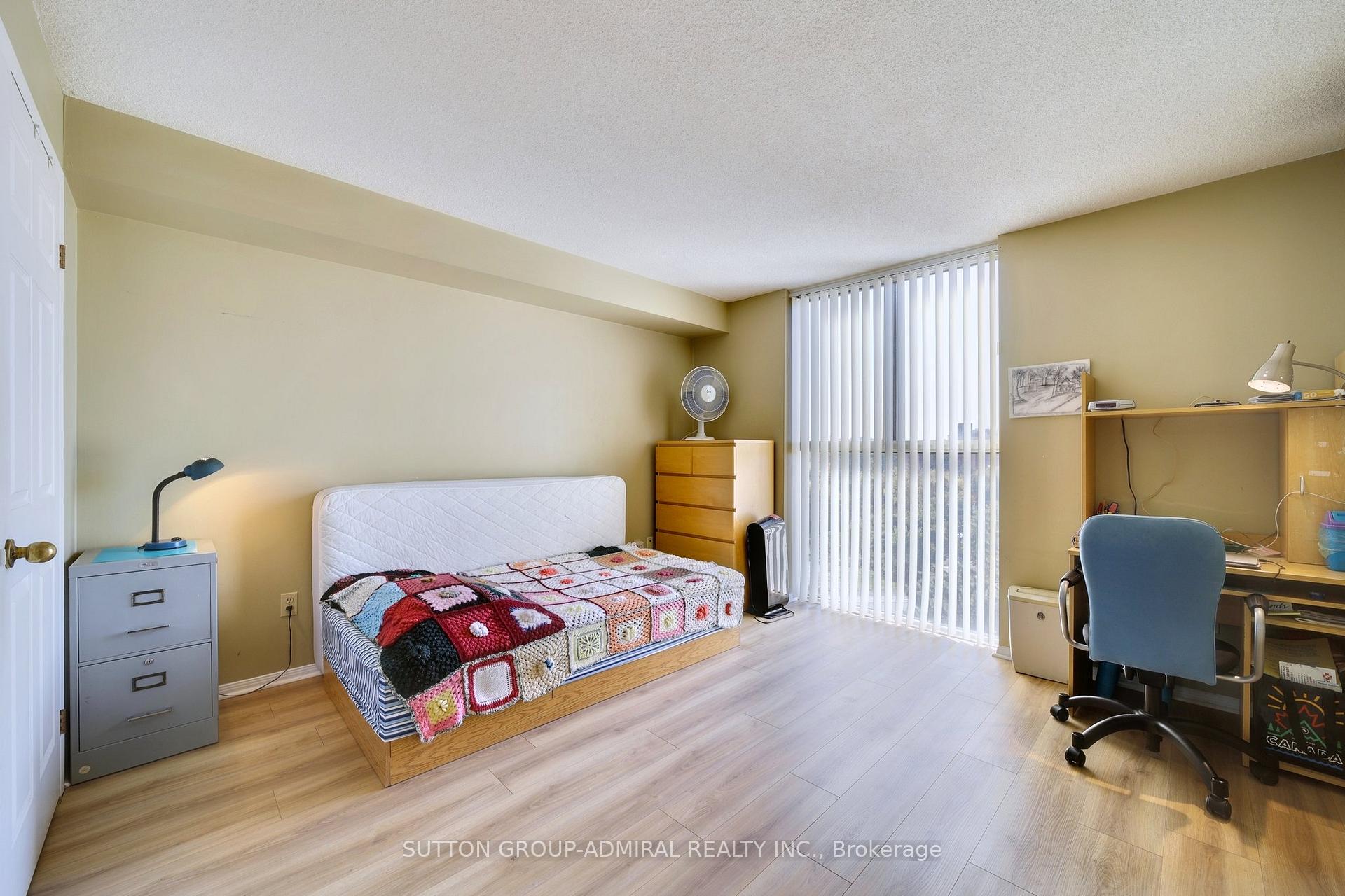2 Bedrooms Condo at 2091 Hurontario, Mississauga For sale