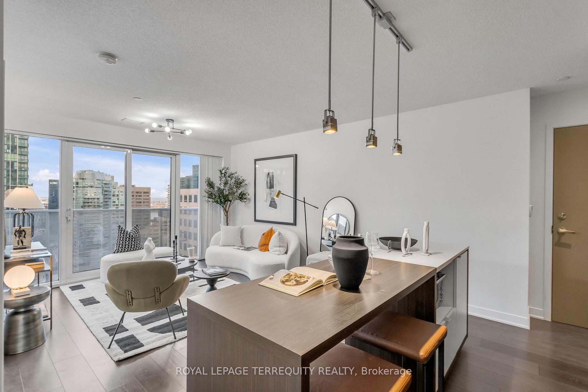 1 Bedroom Condo at 88 Harbour, Toronto For sale
