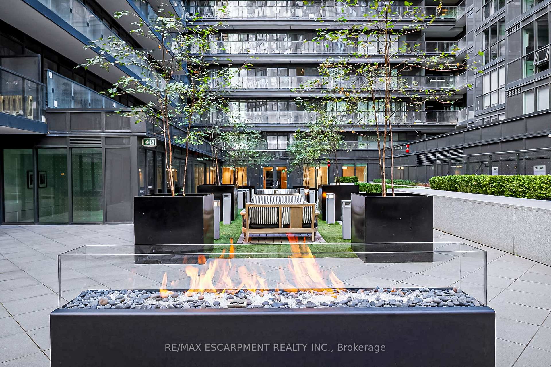 3 Bedrooms Condo at 955 BAY, Toronto For sale
