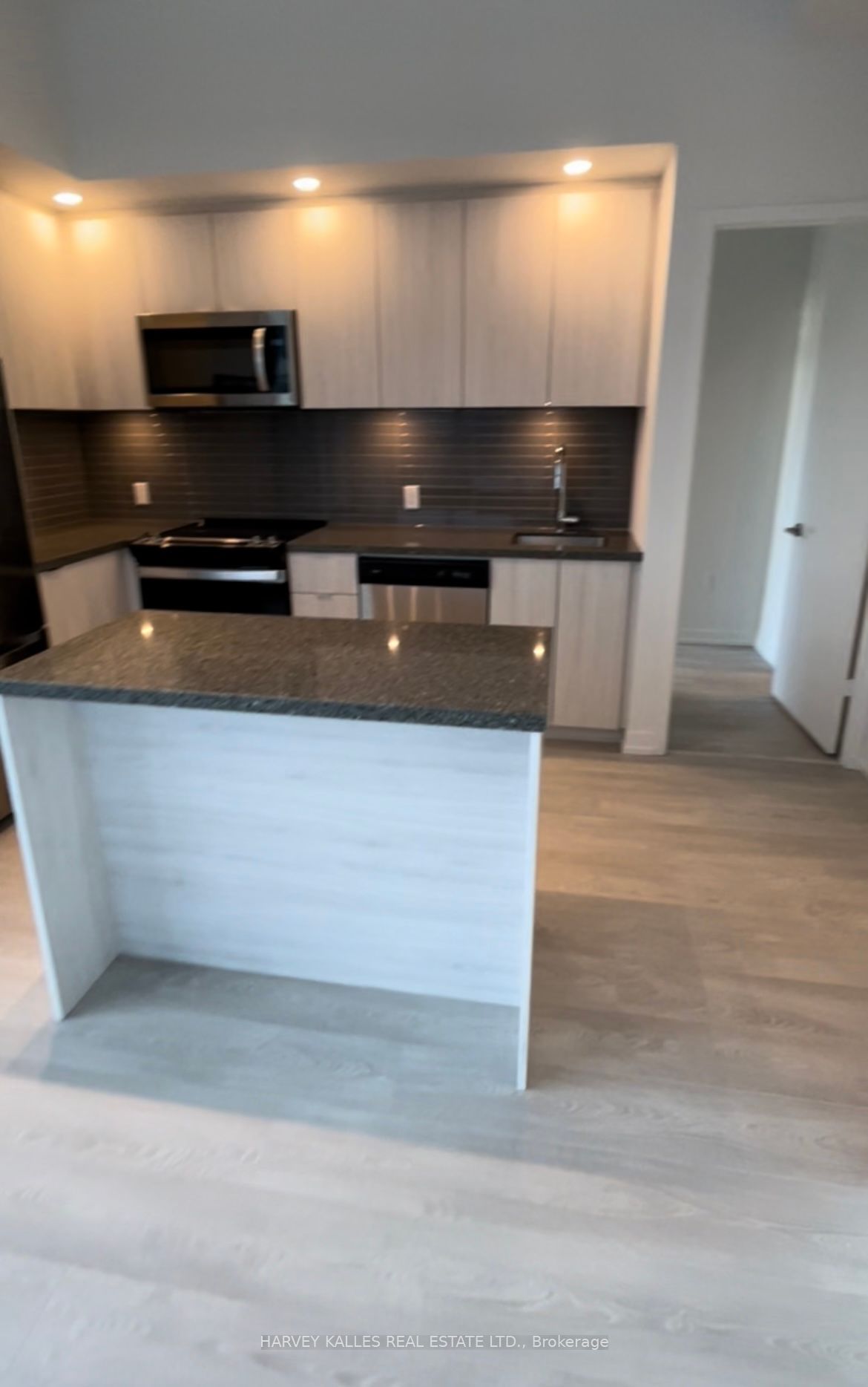 8868 Yonge Street 1808E