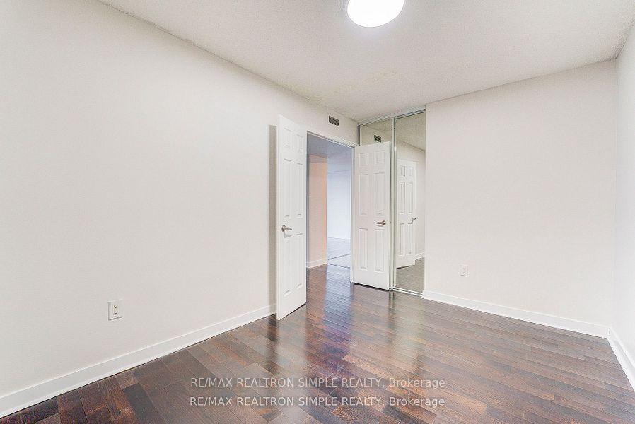 2 Bedrooms Condo at 15 Brunel, Toronto For sale