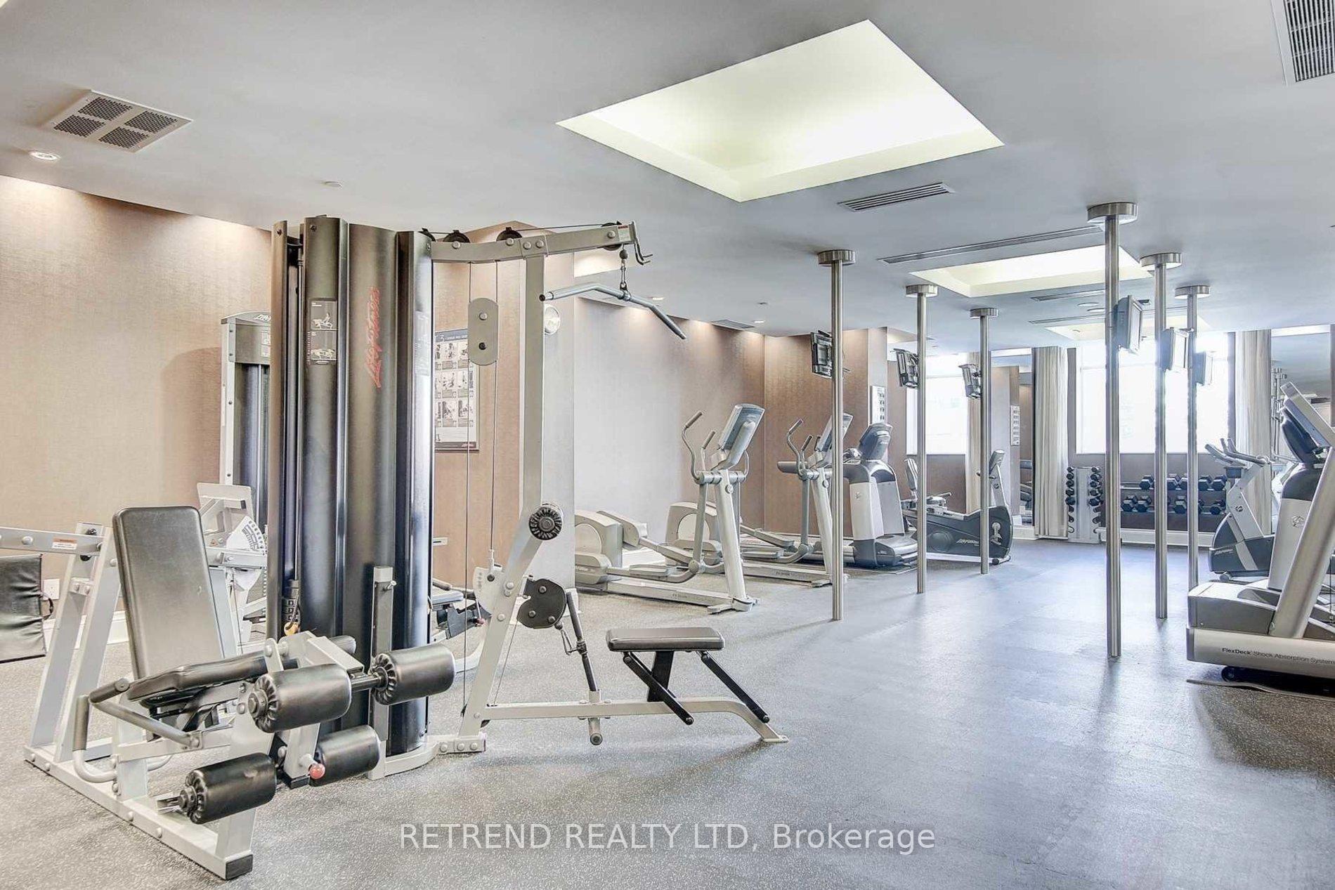 2 Bedrooms Condo at 15 Greenview, Toronto For sale