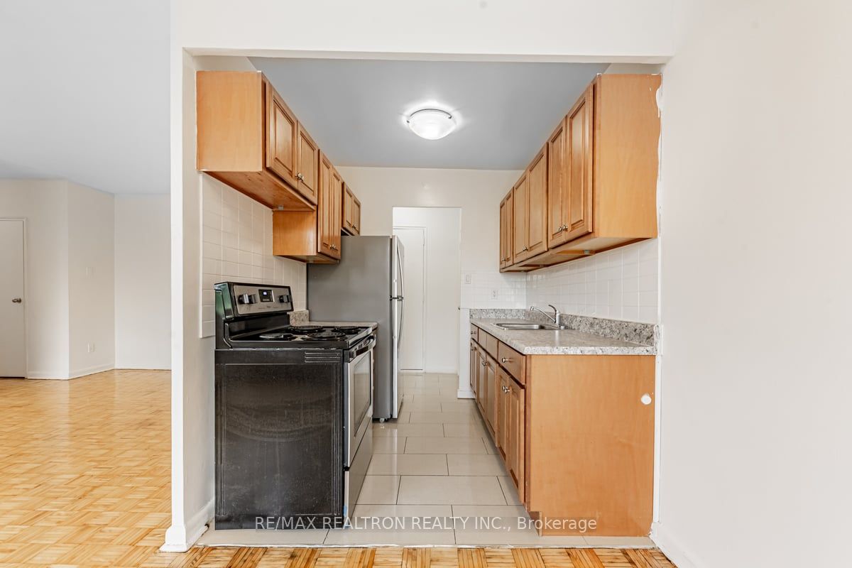2895 Bathurst Street, #107