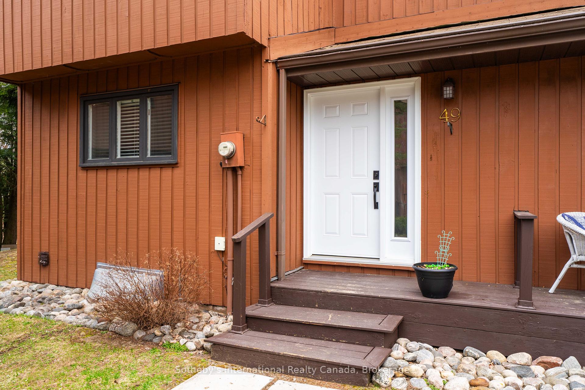 49 Southbank Drive, Bracebridge, ON P1L 1G2