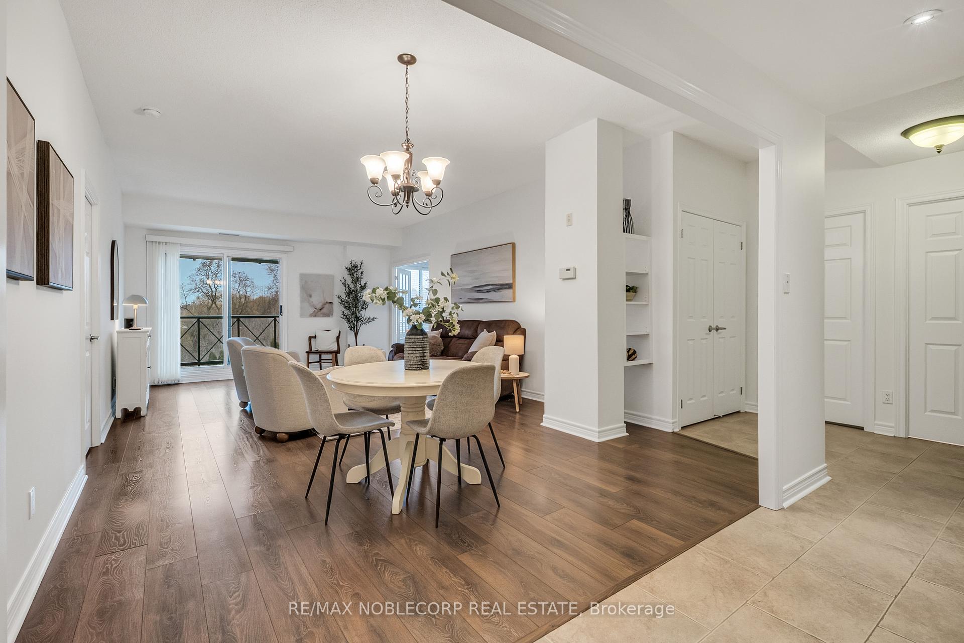 3 Bedrooms Condo at 121 Woodbridge, Vaughan For sale