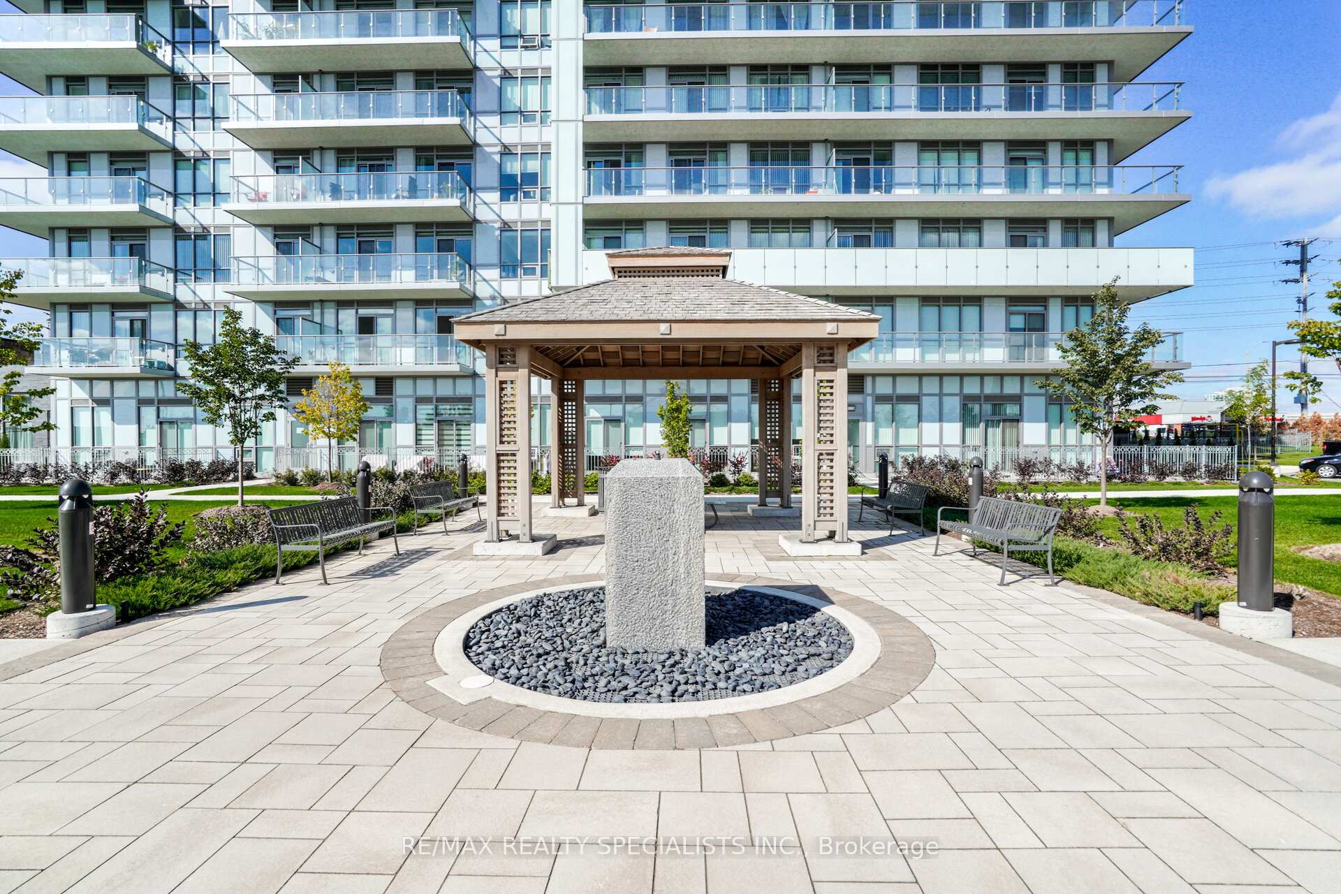 3 Bedrooms Condo at 4677 Glen Erin, Mississauga For sale