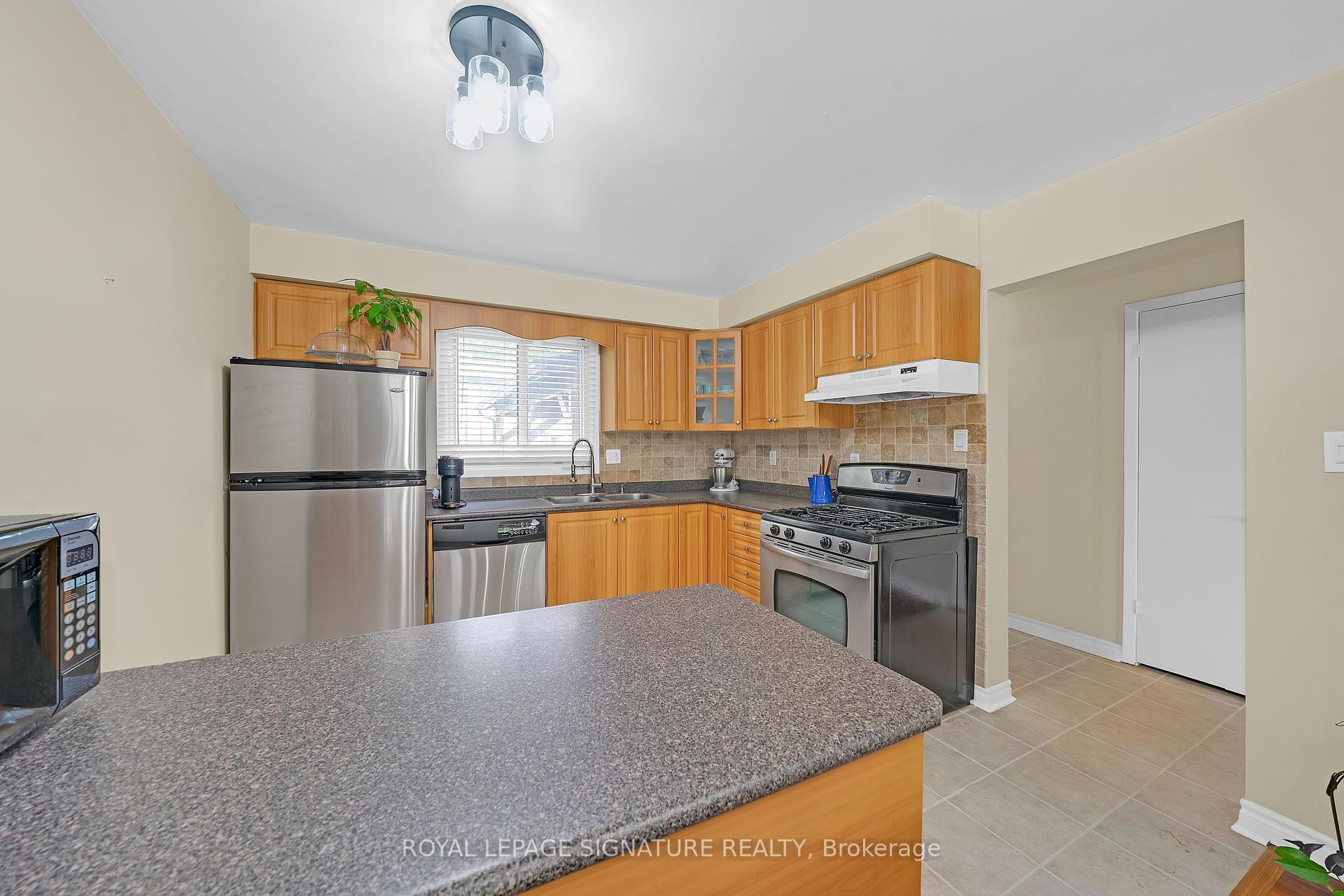 3 Bedrooms Condo at 5 Early Apple, Toronto For sale