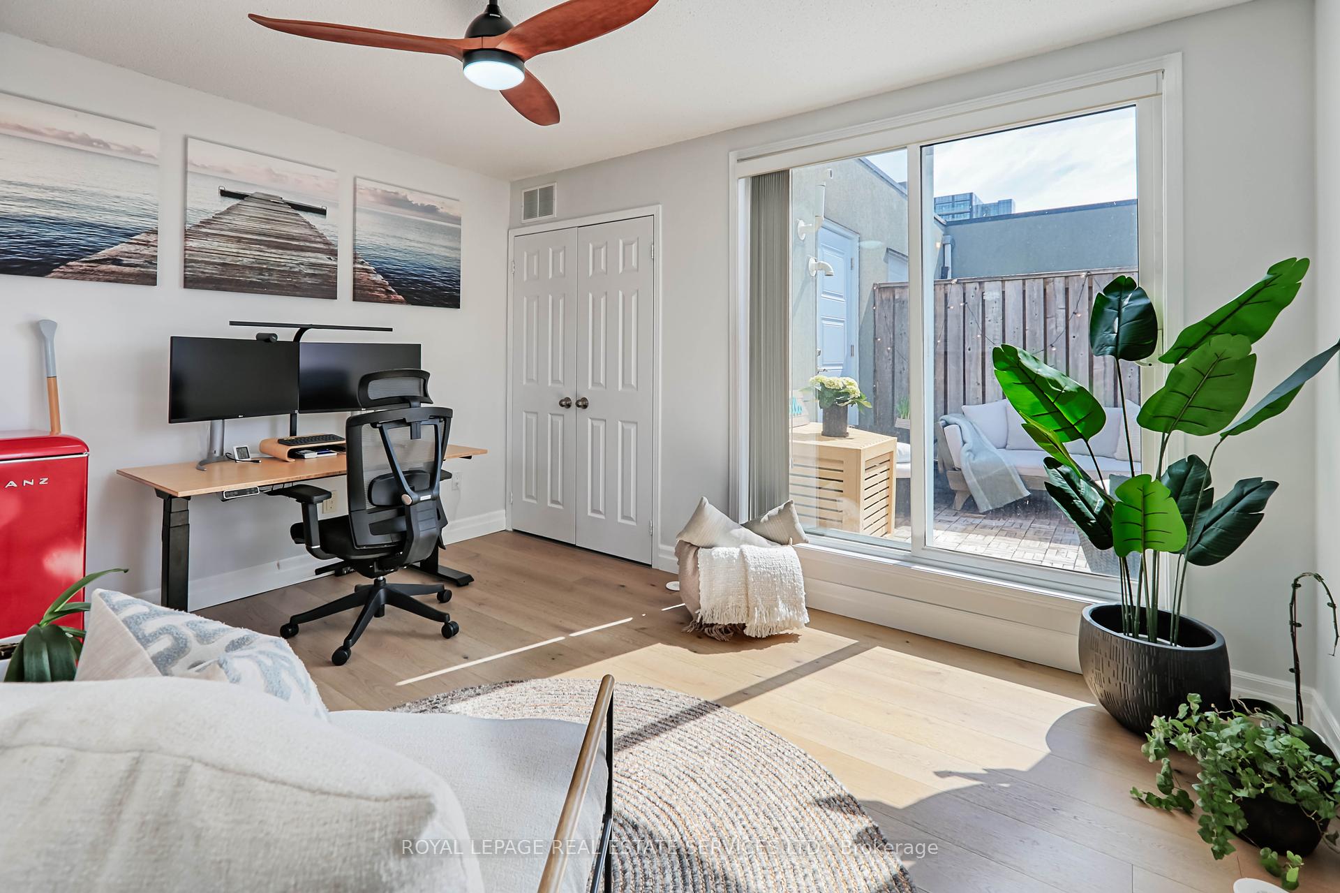 4 Bedrooms Condo at 40 Merchant, Toronto For sale