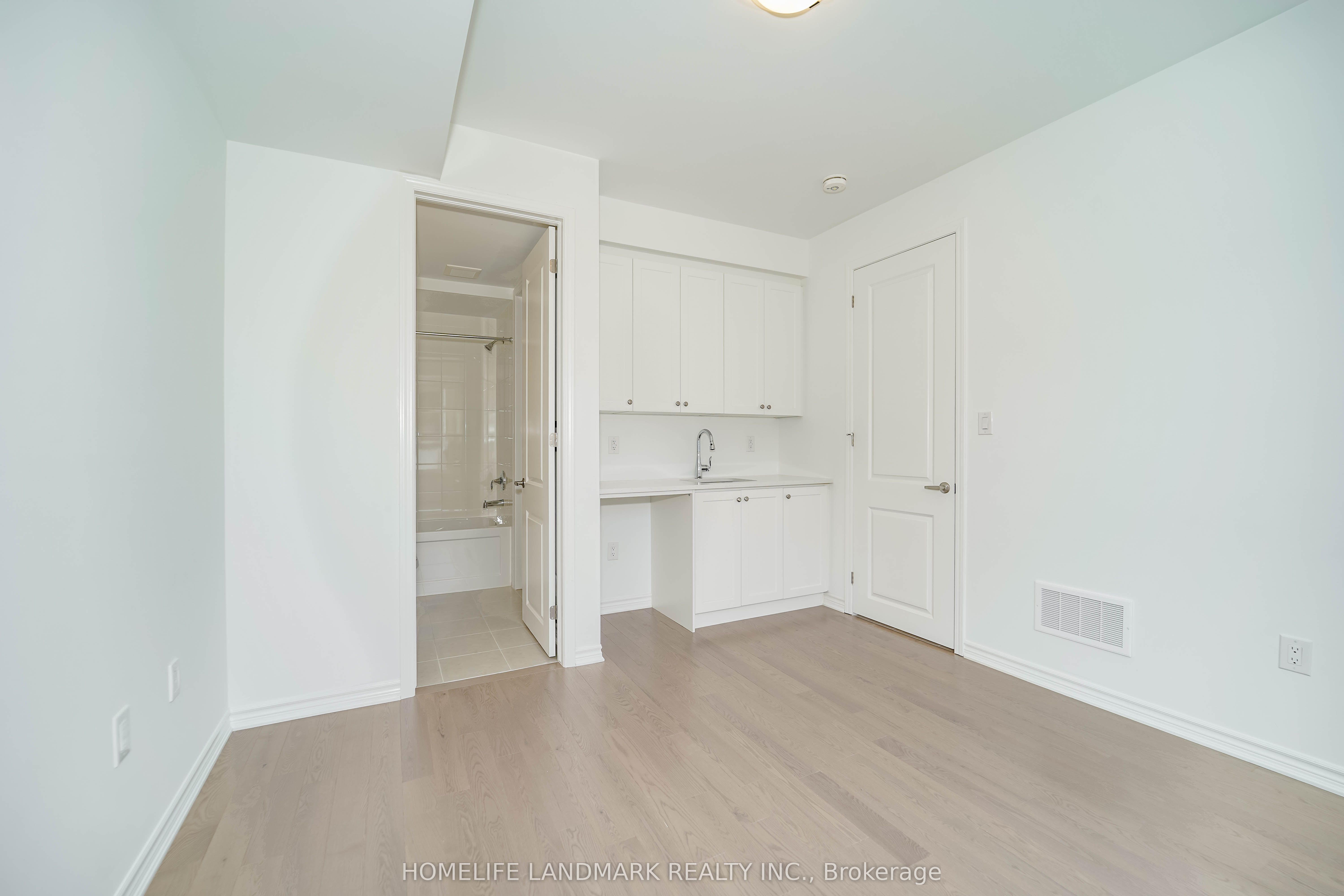 5 Wisla Avenue