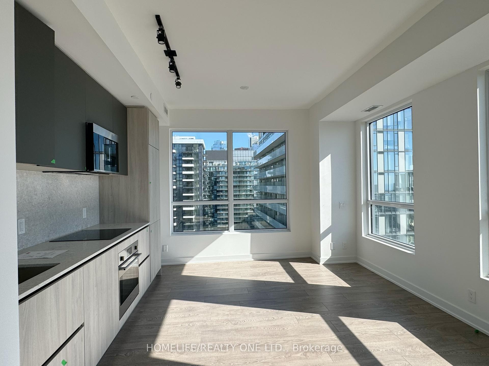 2 Bedrooms Condo at 108 Peter, Toronto For sale