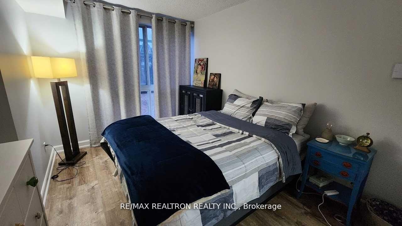 1 Bedroom Condo at 7 Broadway, Toronto For sale