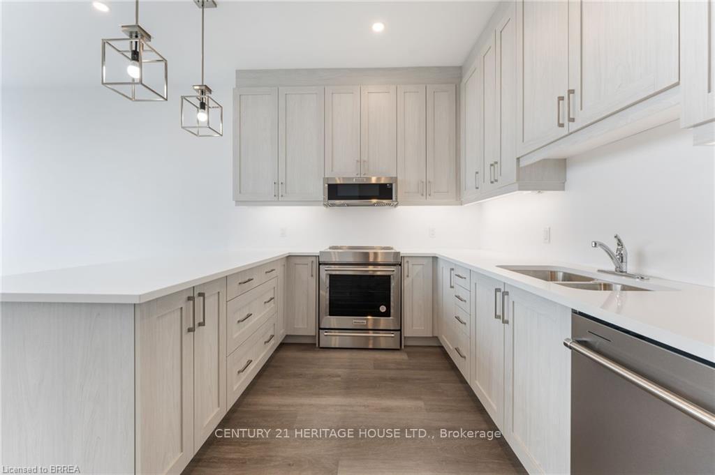 3 Bedrooms Condo at 5 Hamilton, Hamilton For sale