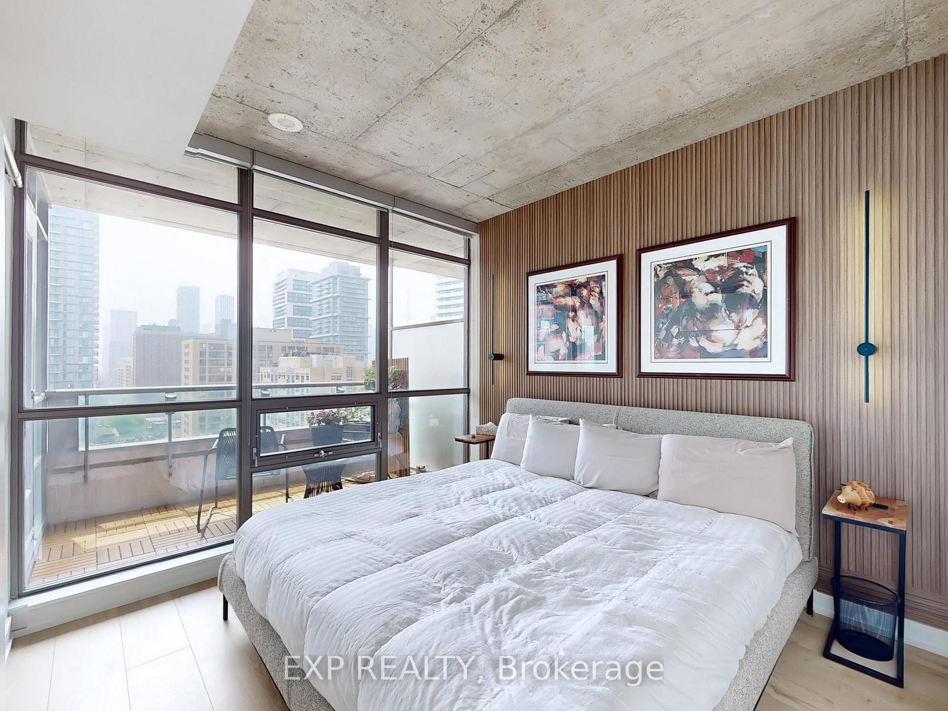 2 Bedrooms Condo at 285 Mutual, Toronto For sale