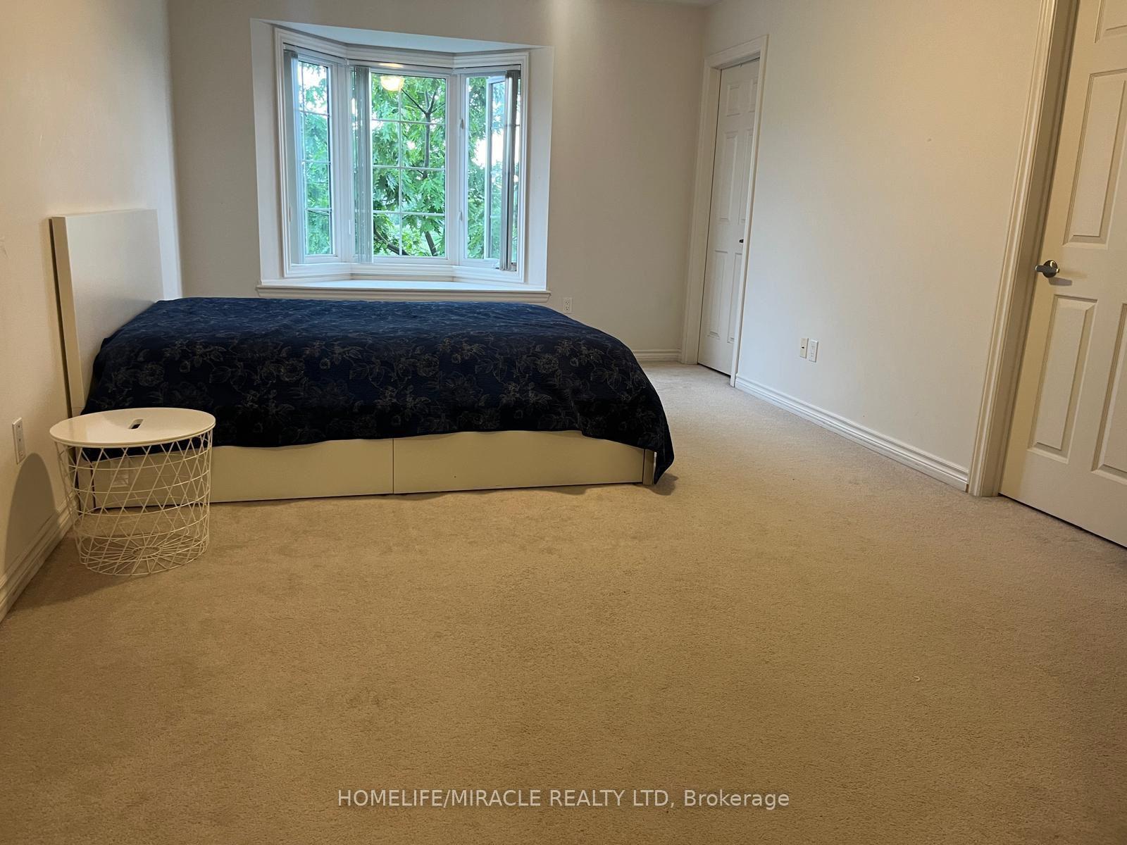 3 Bedrooms Condo at 5060 Harvard, Mississauga For sale