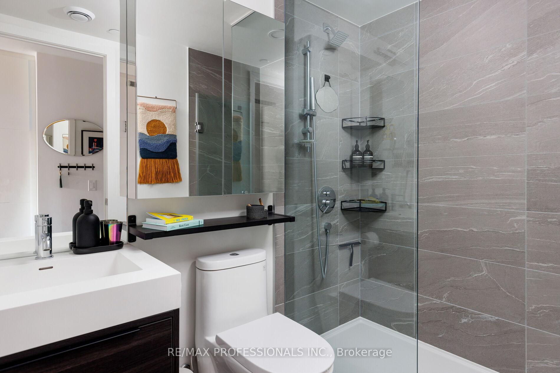 2 Bedrooms Condo at 9 Tecumseth,  Toronto For sale