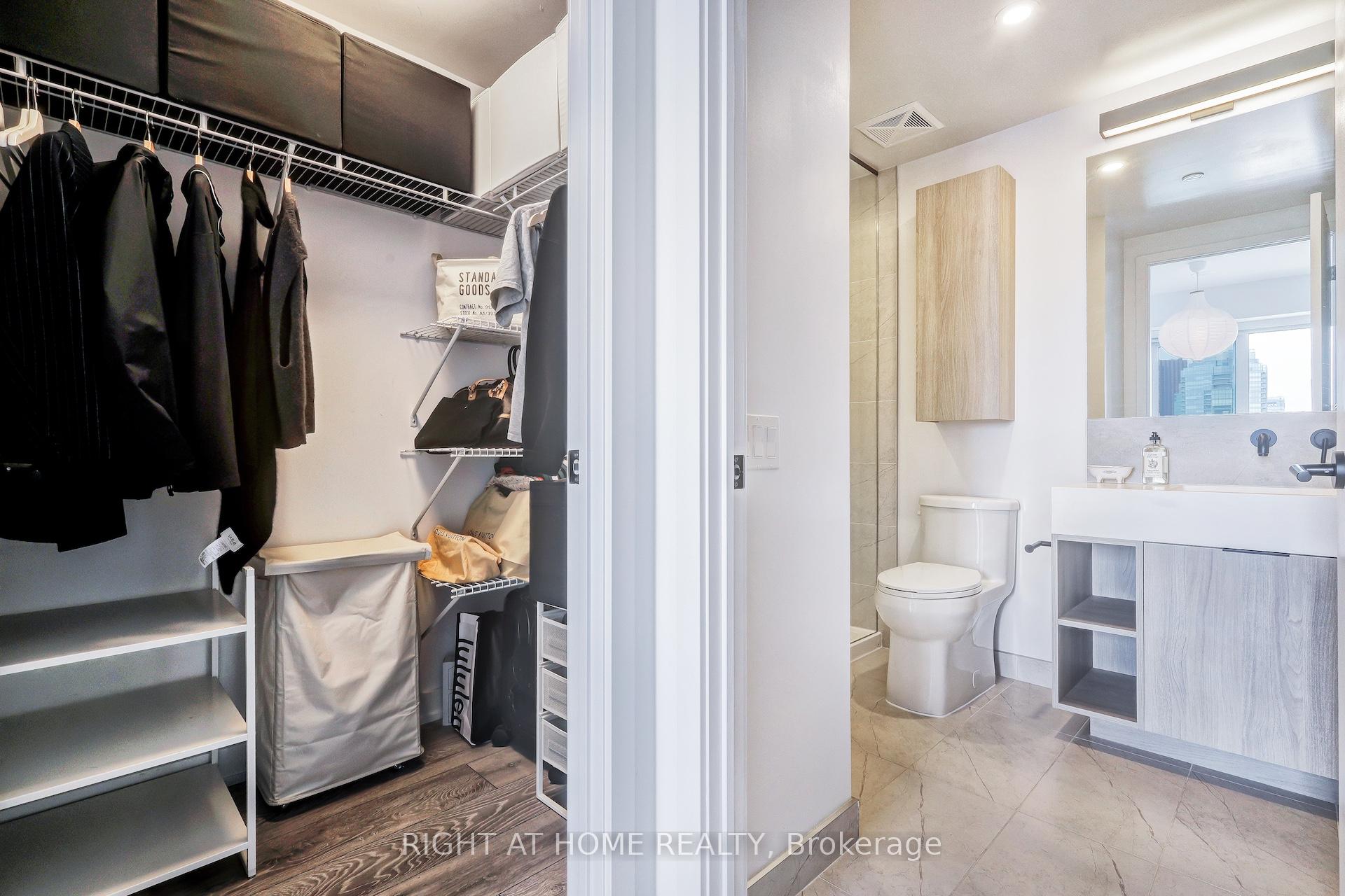 3 Bedrooms Condo at 108 Peter, Toronto For sale