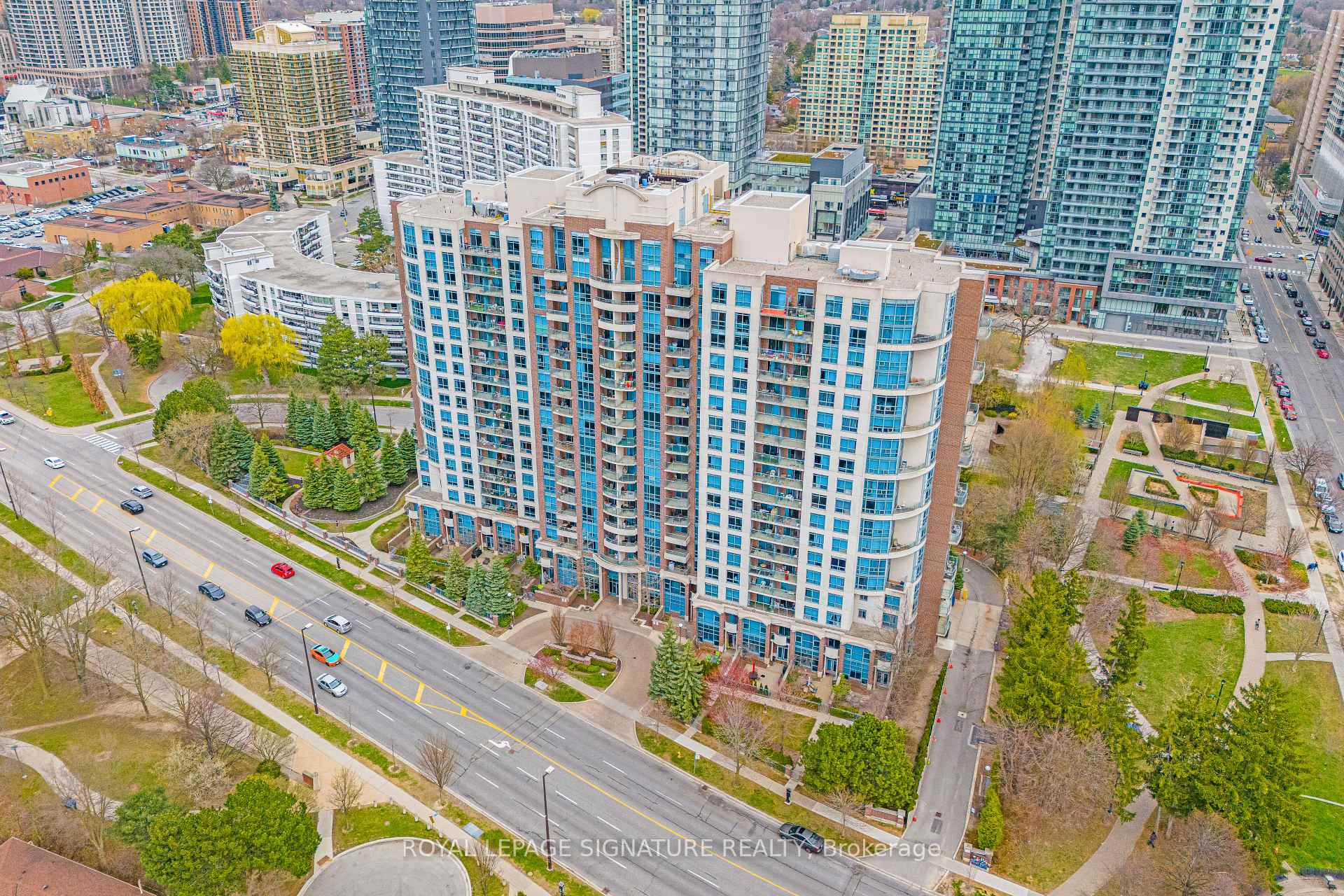 2 Bedrooms Condo at 233 Beecroft, Toronto For sale