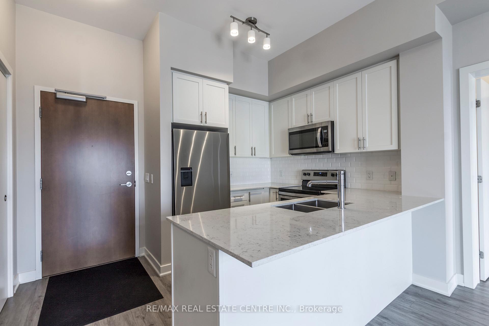 2 Bedrooms Condo at 340 Plains, Burlington For sale