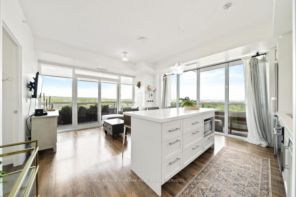 2 Bedrooms Condo at 2087 Fairview, Burlington For sale