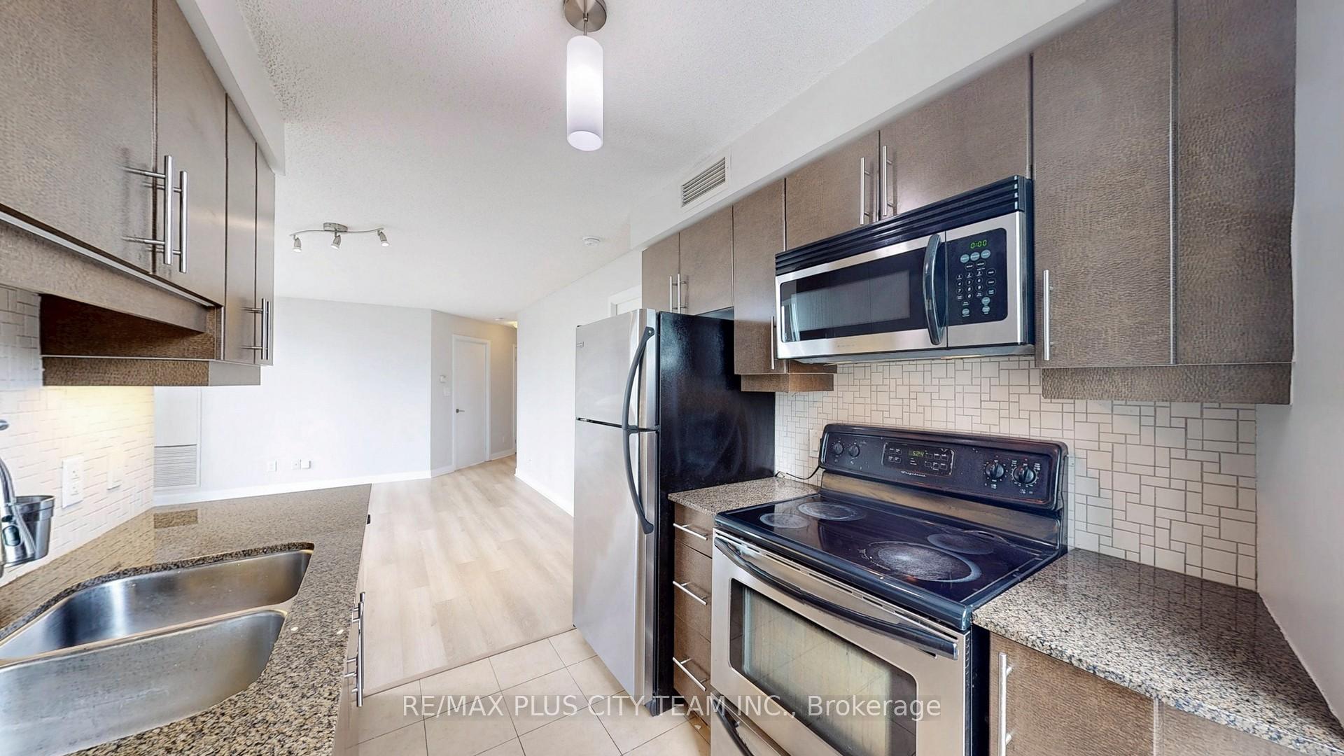 2 Bedrooms Condo at 18 Harbour, Toronto For sale
